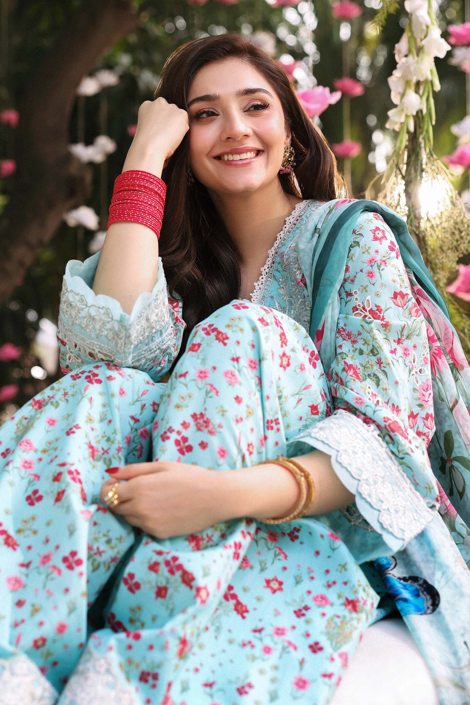 3 Piece Embroidered Lawn Suit - Image 7