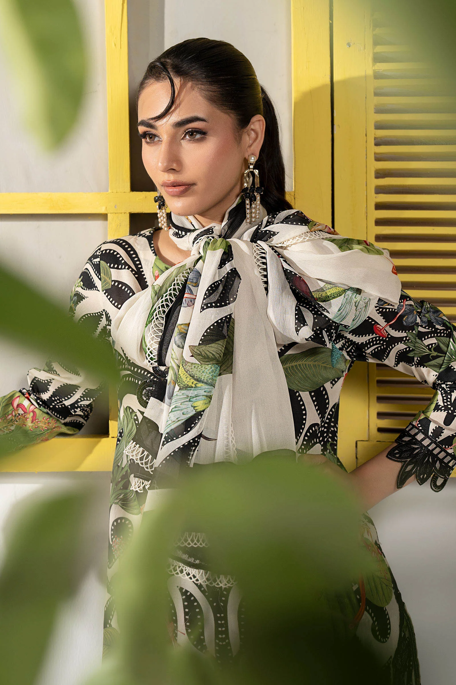 3 Piece Embroidered Lawn Suit - Image 3