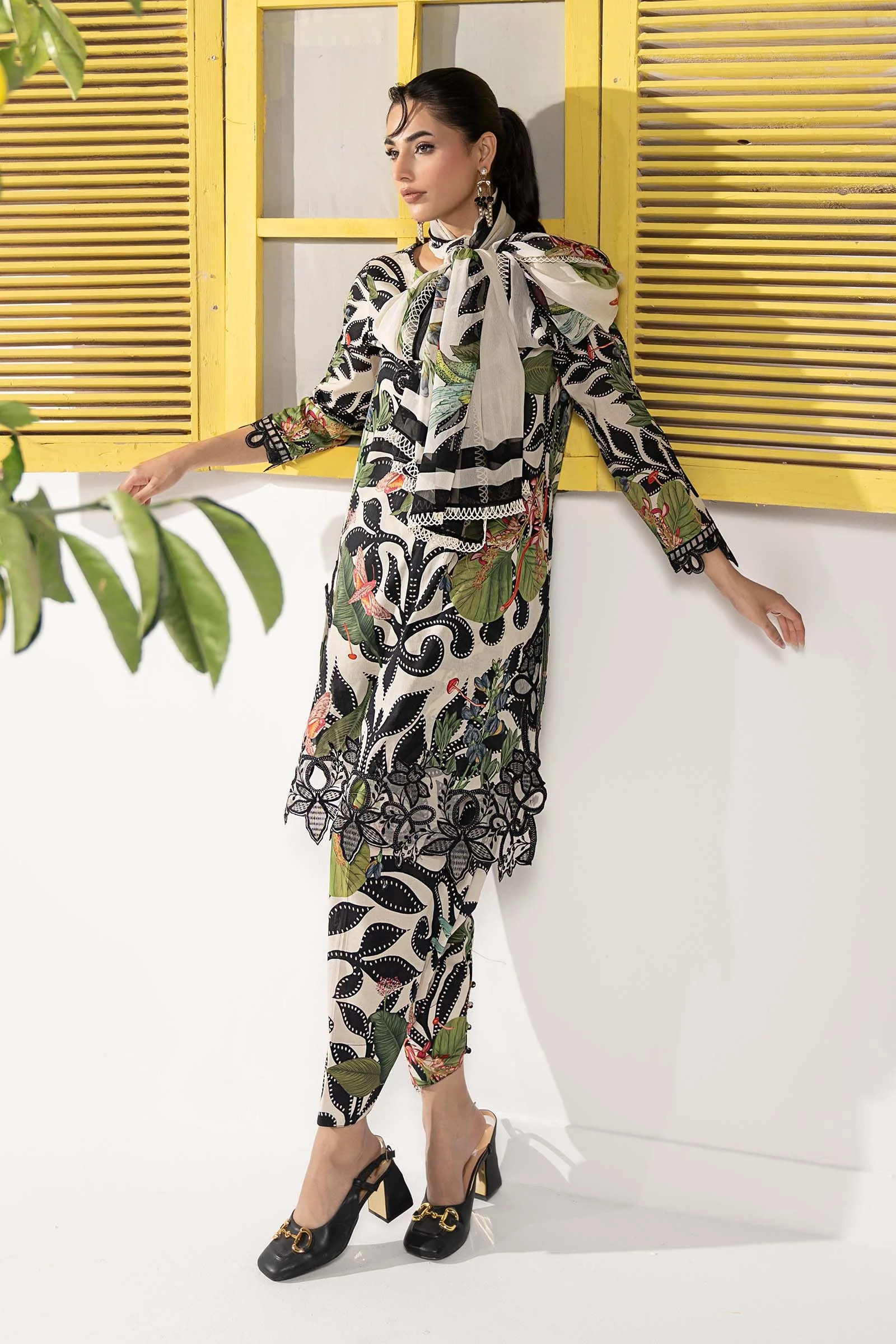 3 Piece Embroidered Lawn Suit - Image 6