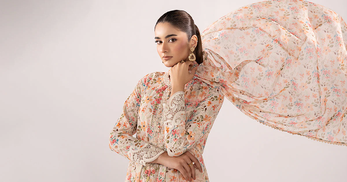 3 Piece Embroidered Lawn Suit - Image 10
