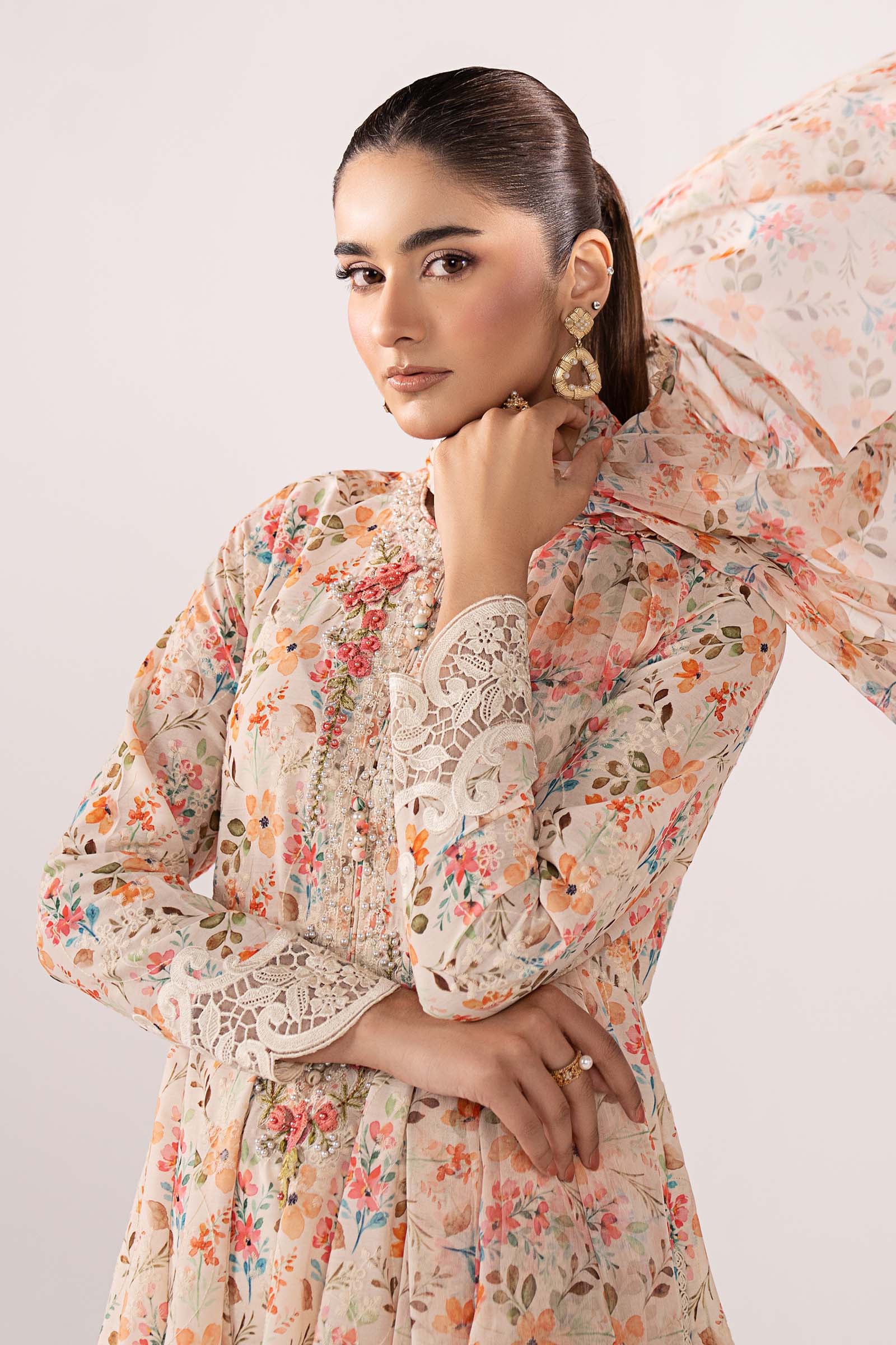 3 Piece Embroidered Lawn Suit - Image 3