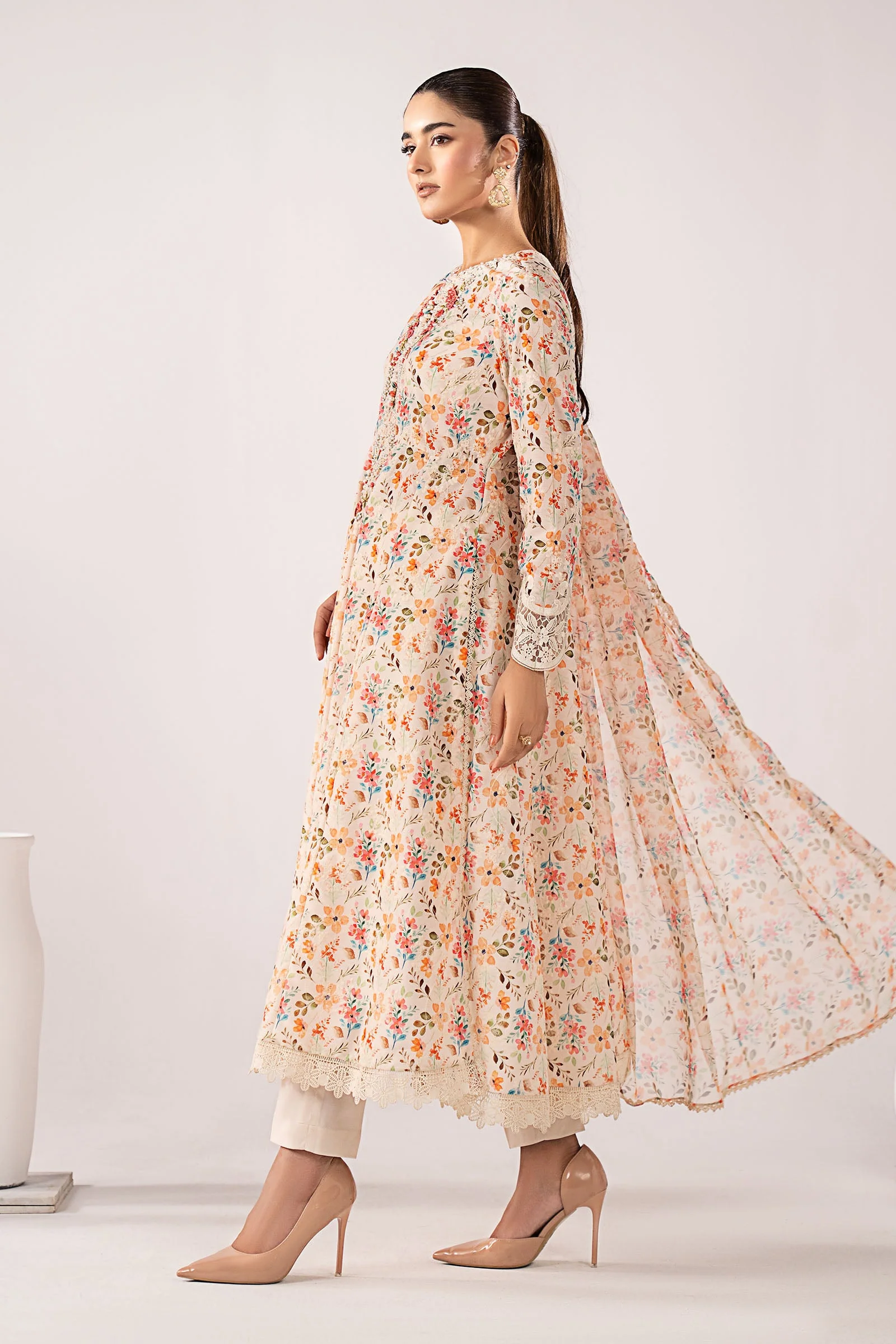 3 Piece Embroidered Lawn Suit - Image 5