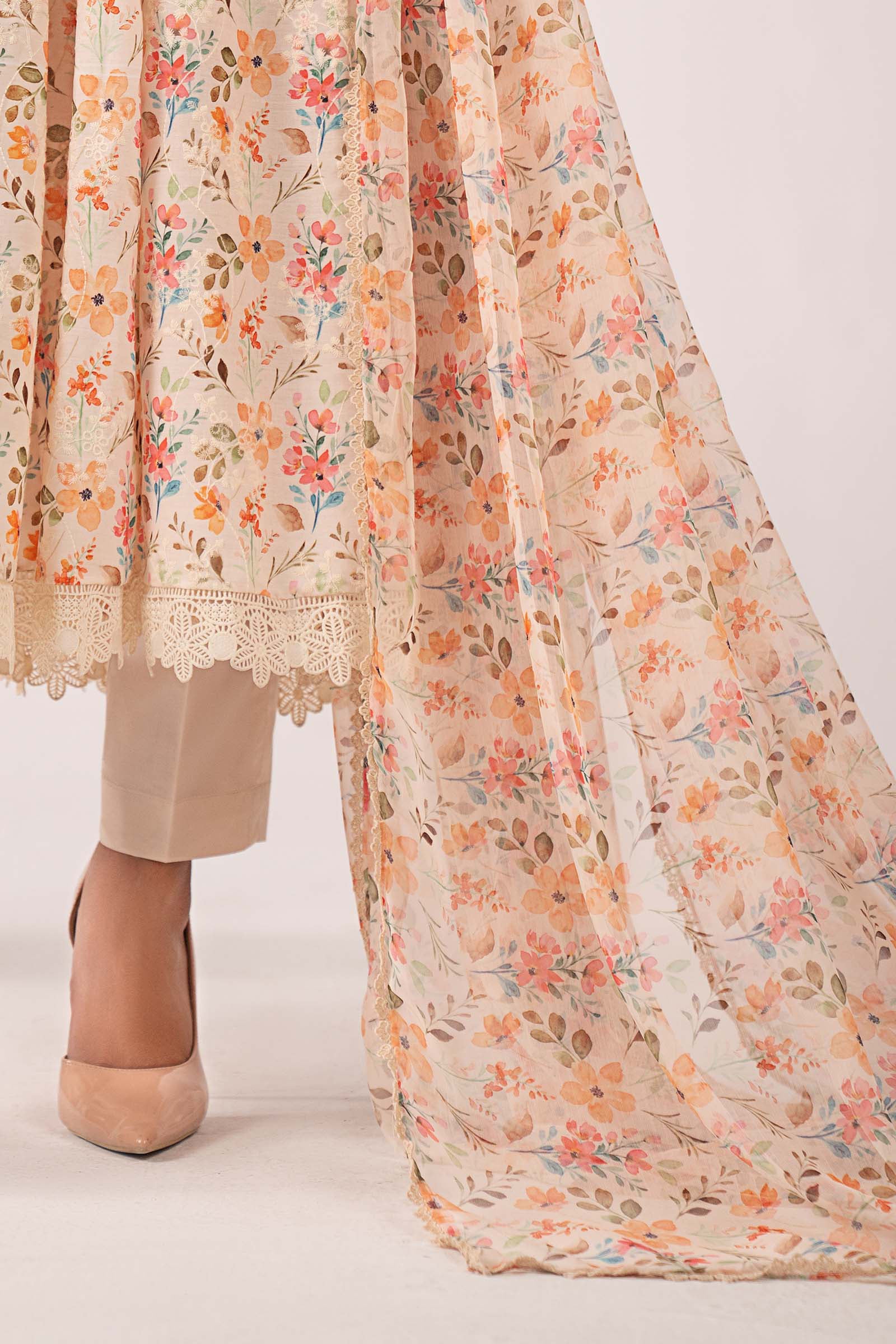3 Piece Embroidered Lawn Suit - Image 8