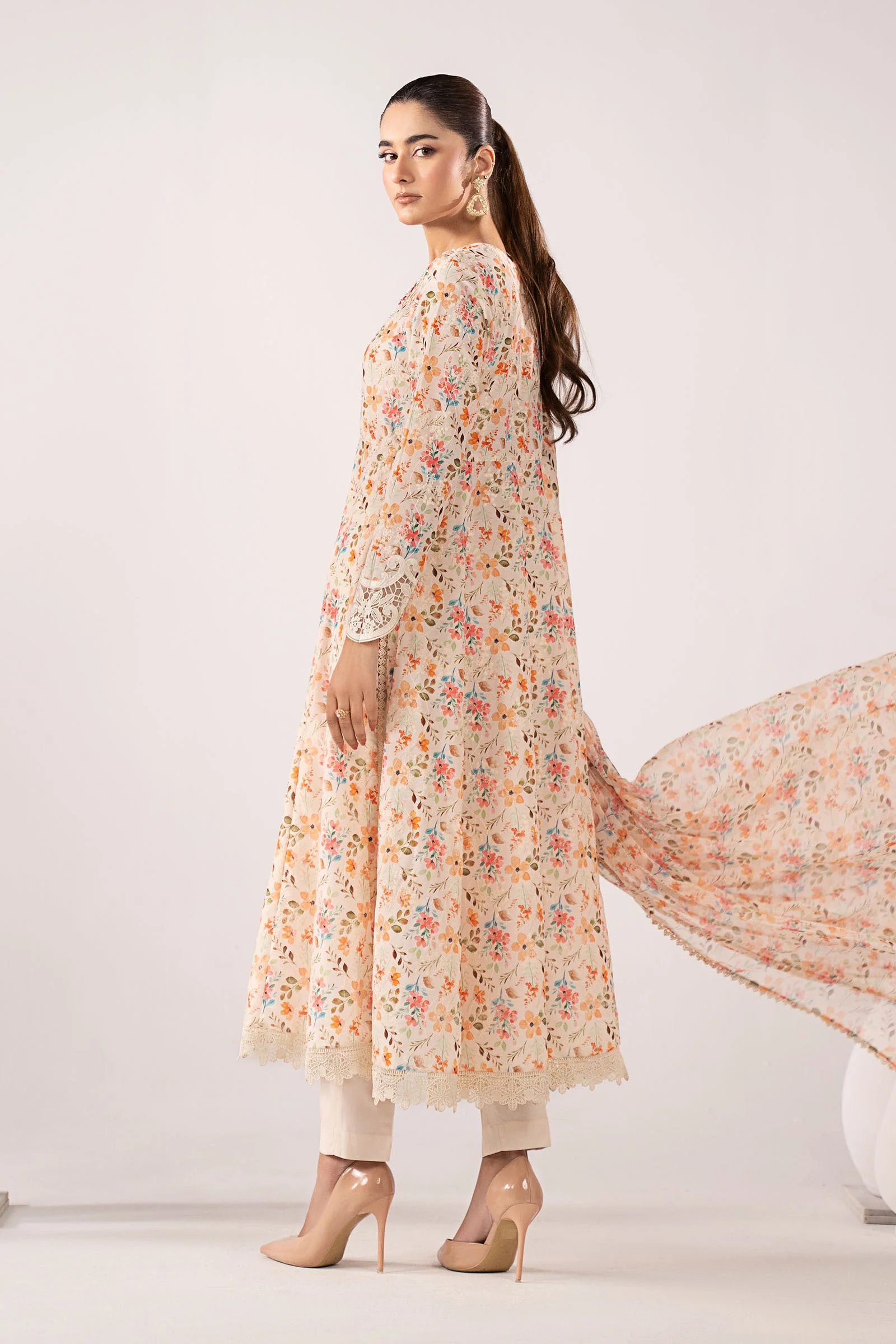 3 Piece Embroidered Lawn Suit - Image 9