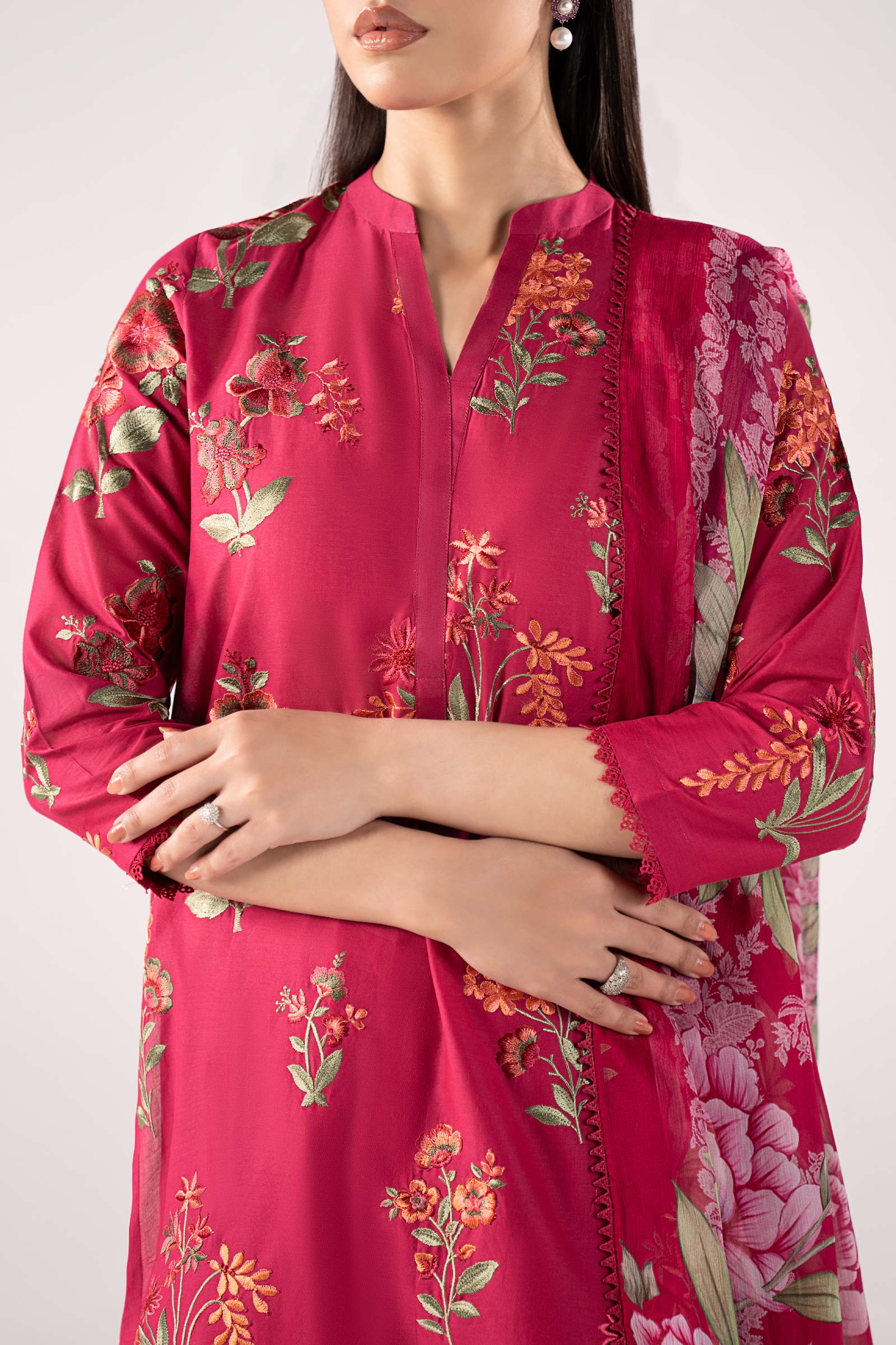 3 Piece Embroidered Lawn Suit - Image 10