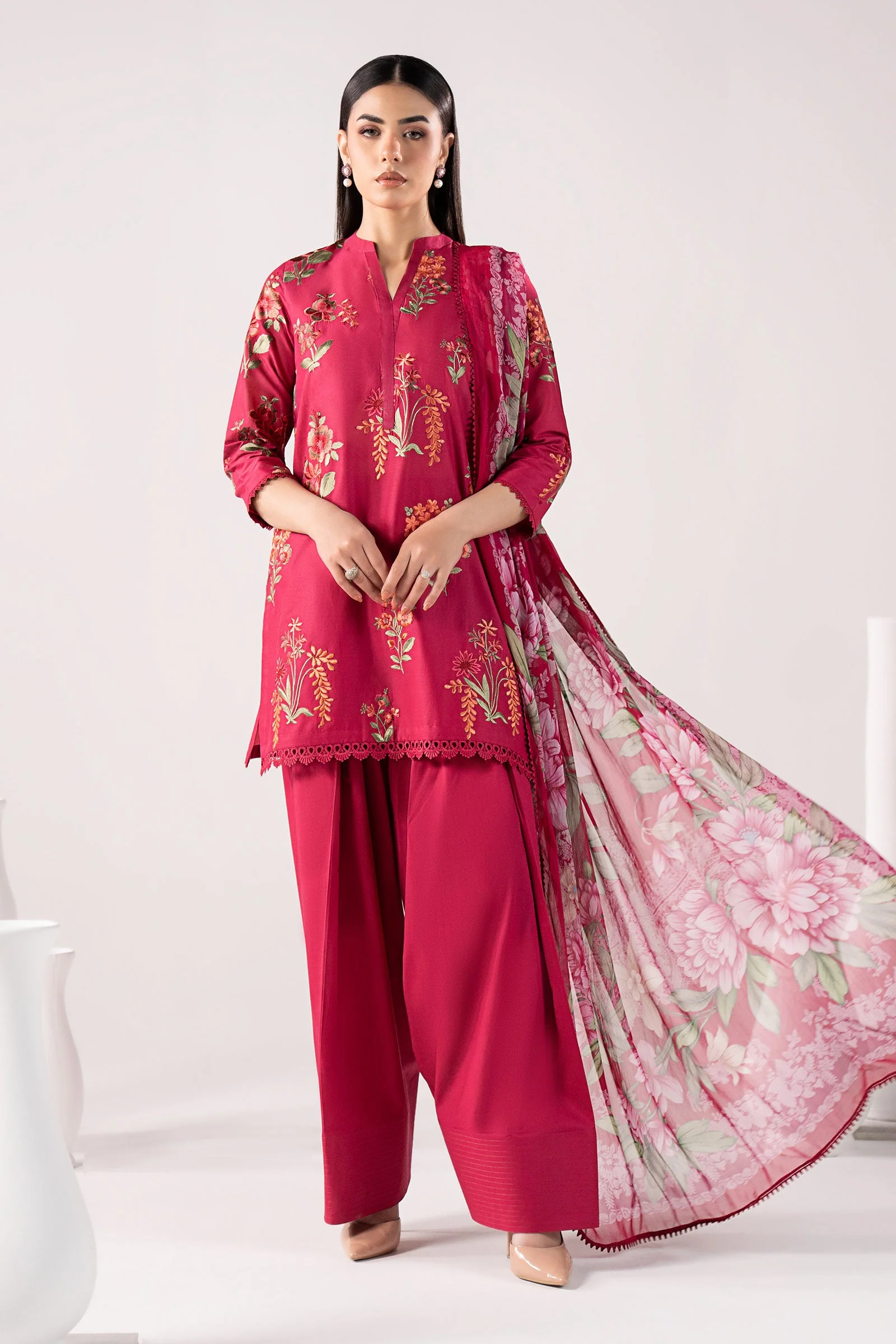 3 Piece Embroidered Lawn Suit - Image 8