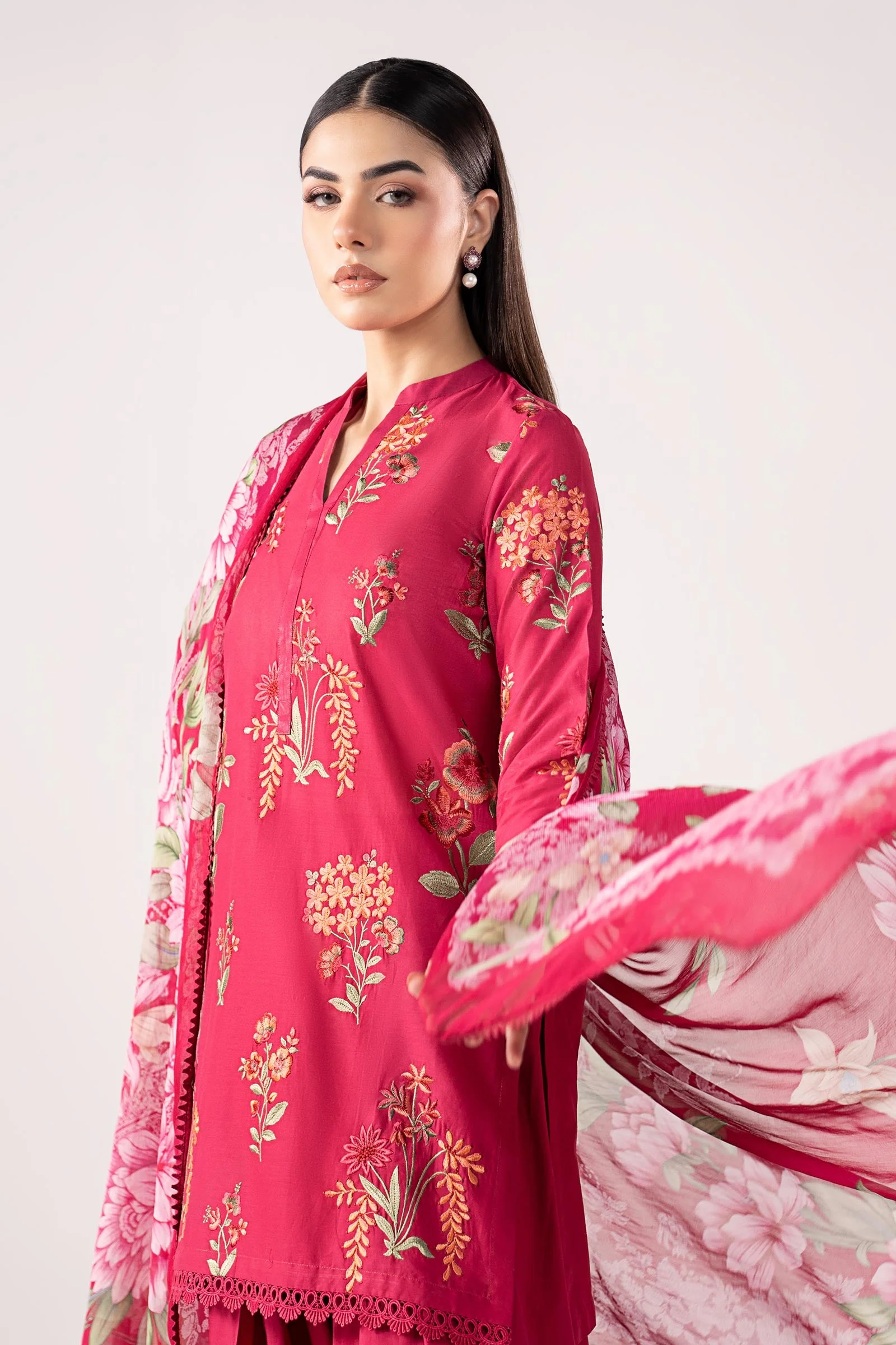 3 Piece Embroidered Lawn Suit - Image 9