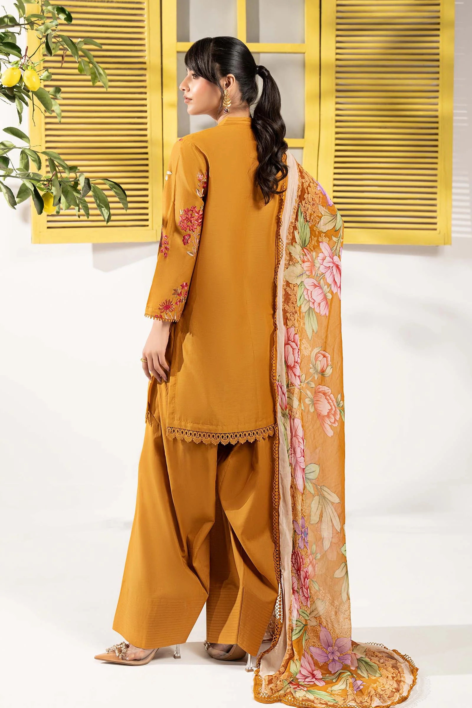 3 Piece Embroidered Lawn Suit - Image 6