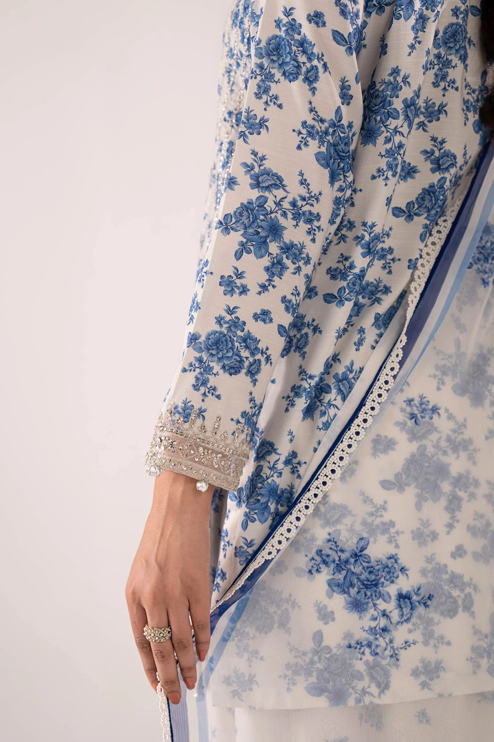 3 Piece Embroidered Lawn Suit - Image 5