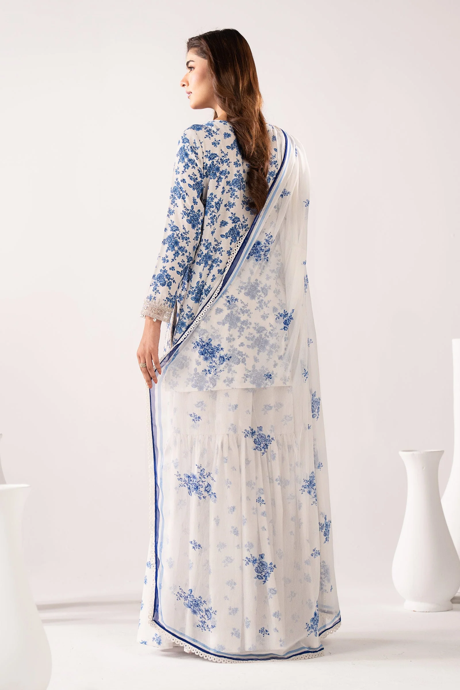 3 Piece Embroidered Lawn Suit - Image 8