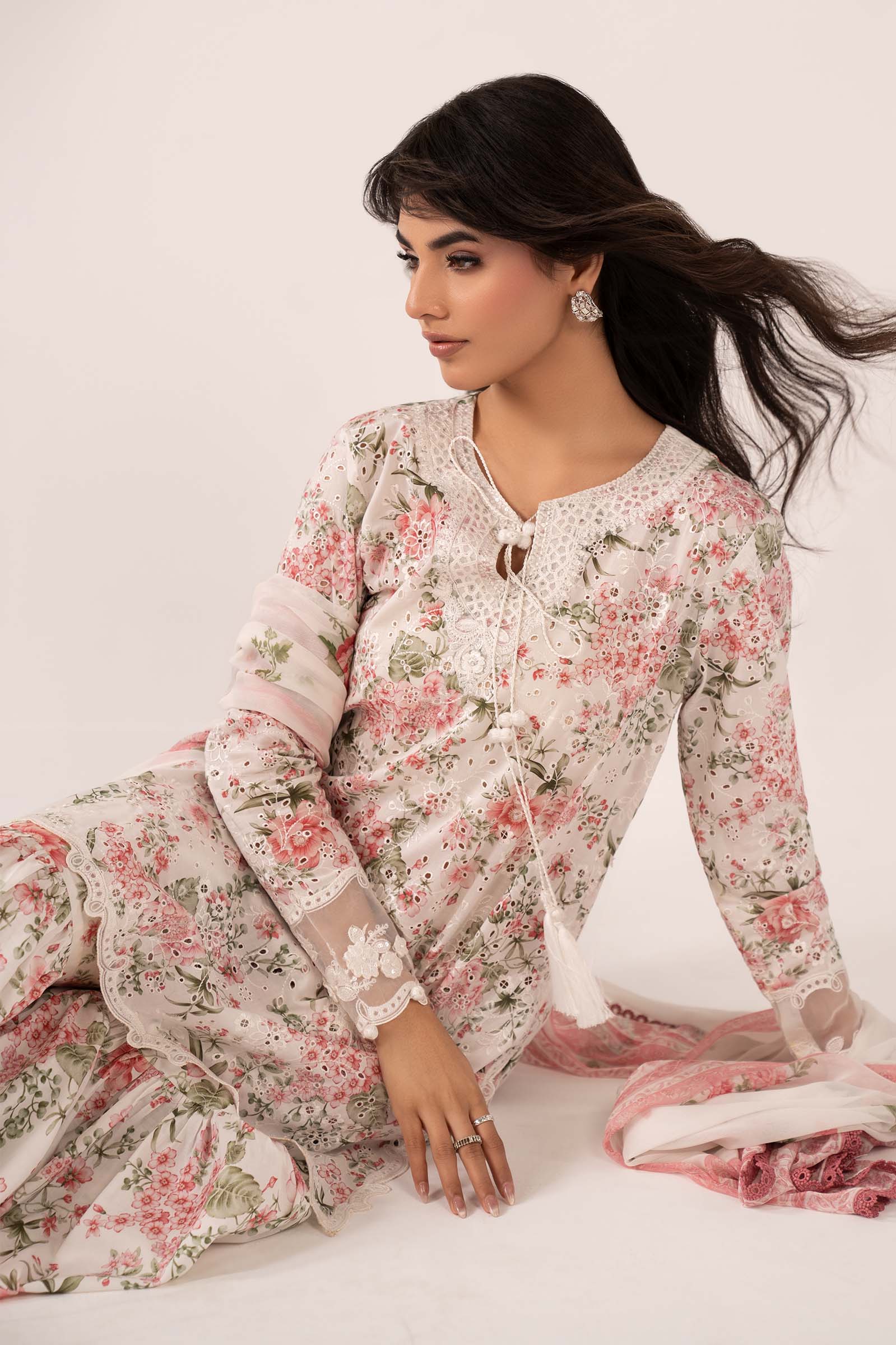 3 Piece Embroidered Lawn Suit - Image 10