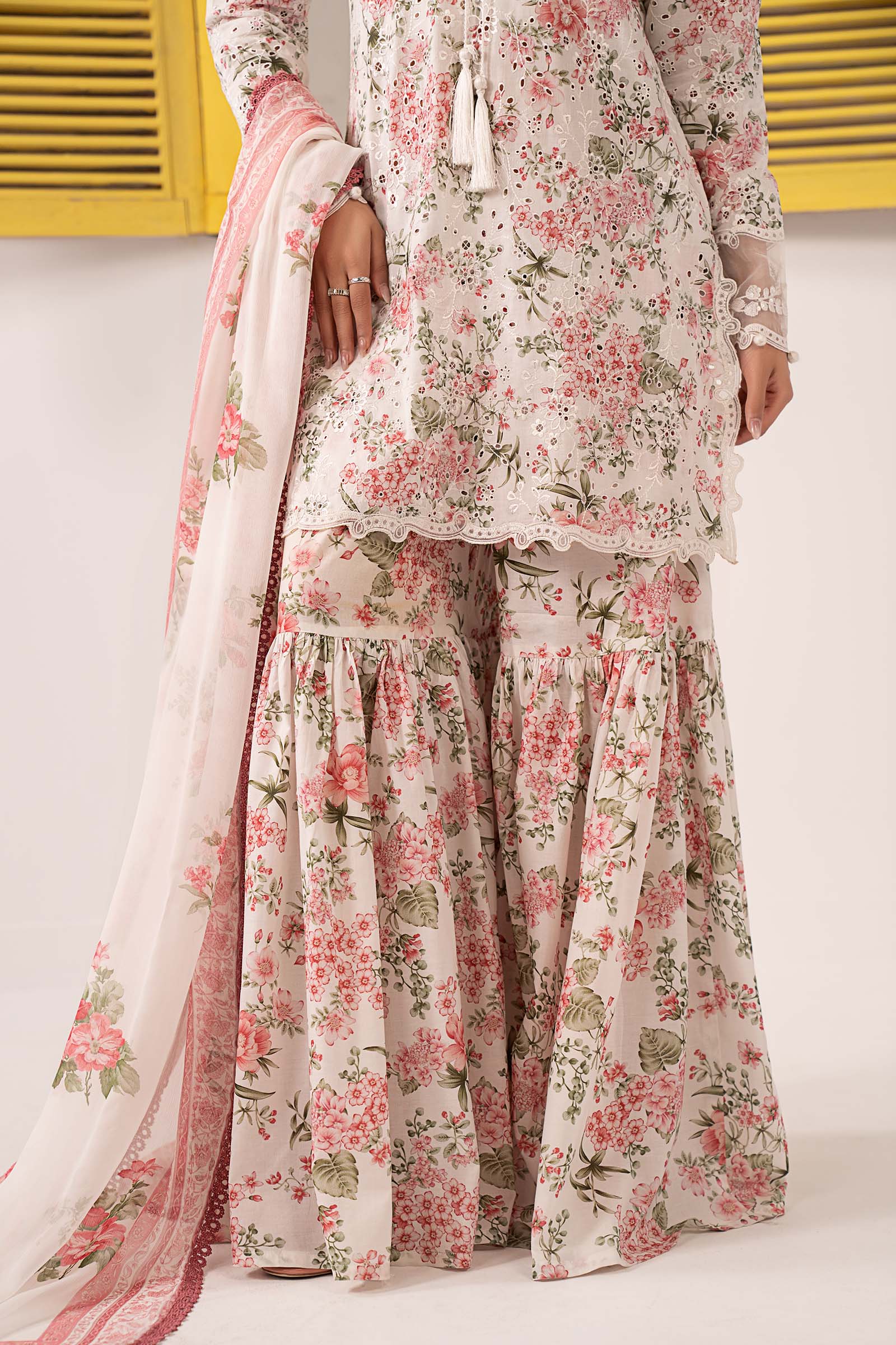 3 Piece Embroidered Lawn Suit - Image 12