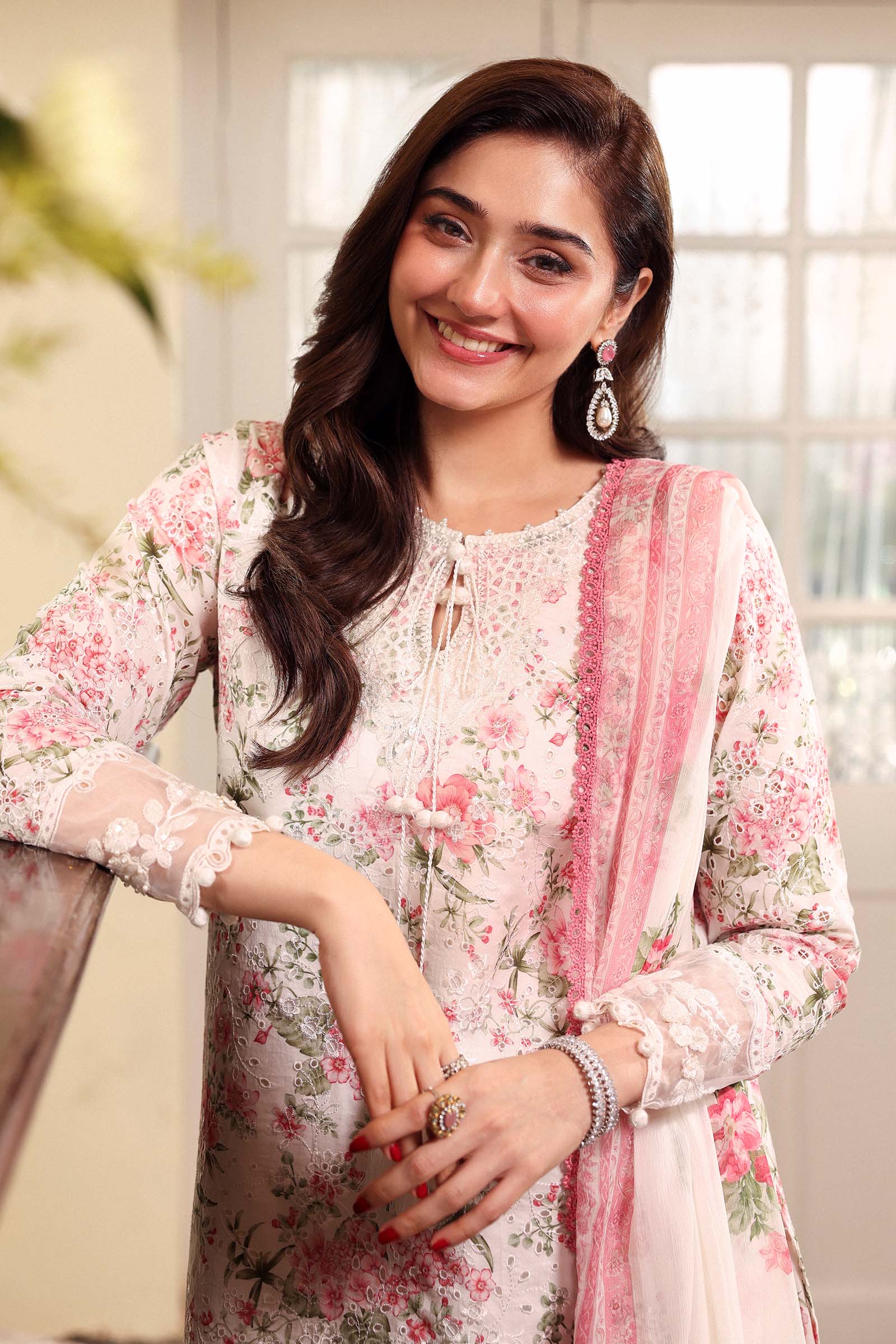 3 Piece Embroidered Lawn Suit - Image 6