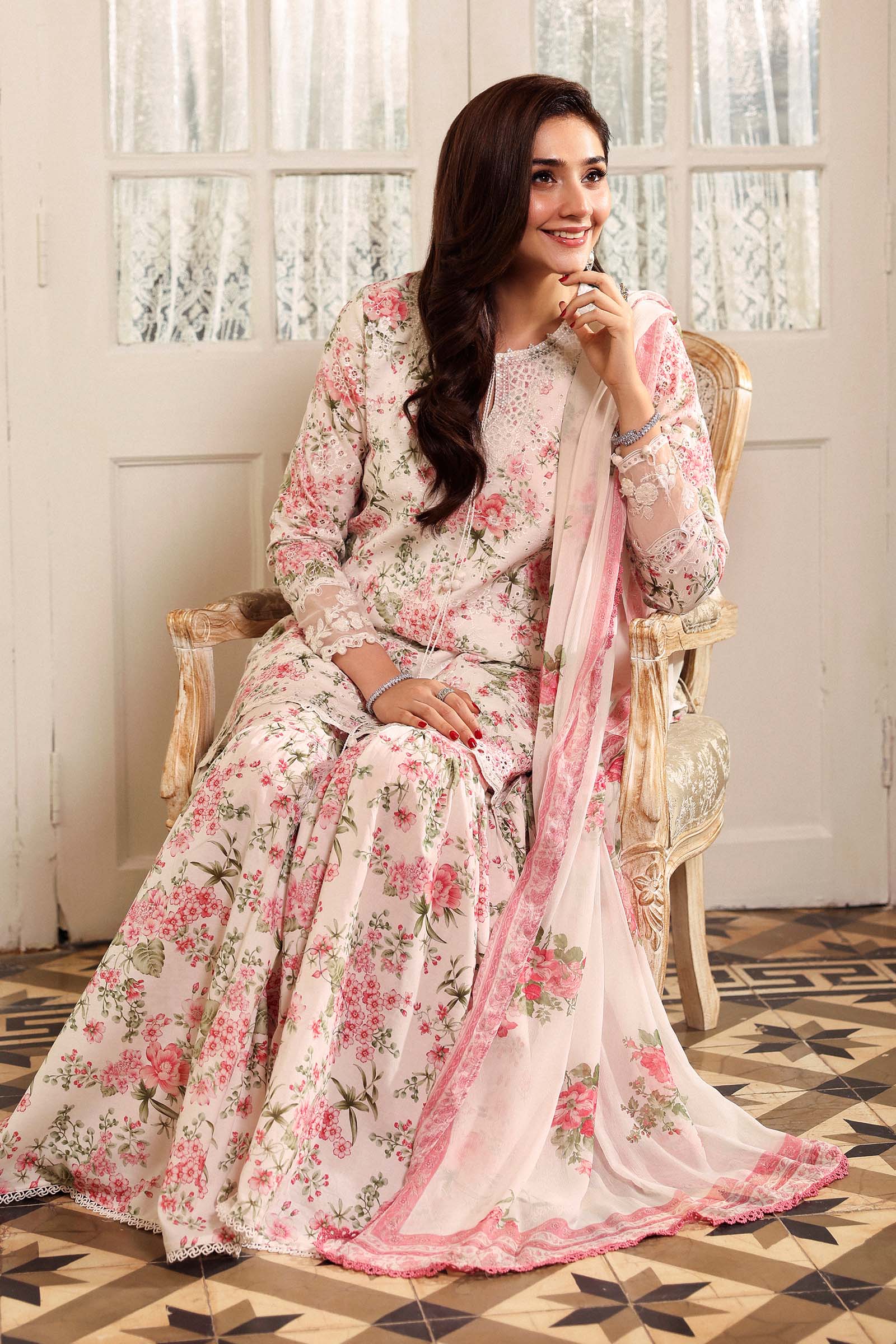 3 Piece Embroidered Lawn Suit - Image 8