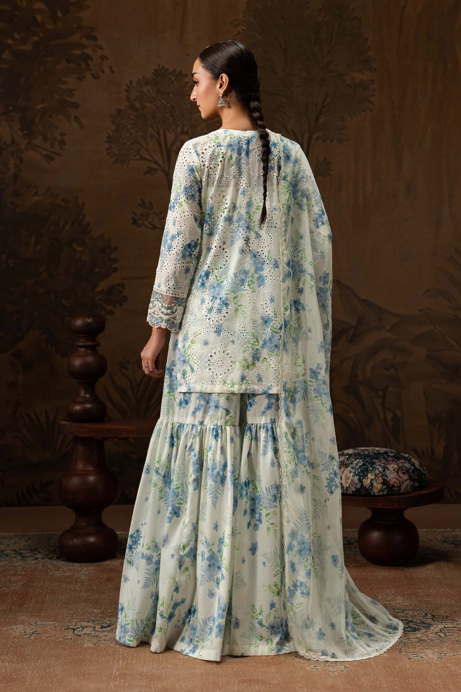 3 Piece Embroidered Lawn Suit - Image 3