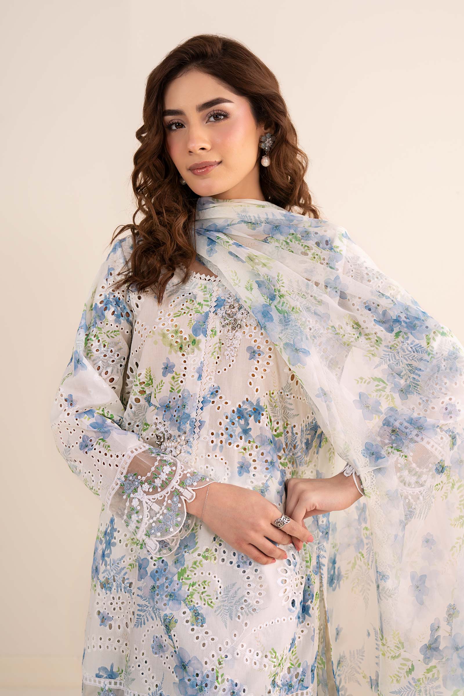 3 Piece Embroidered Lawn Suit - Image 5