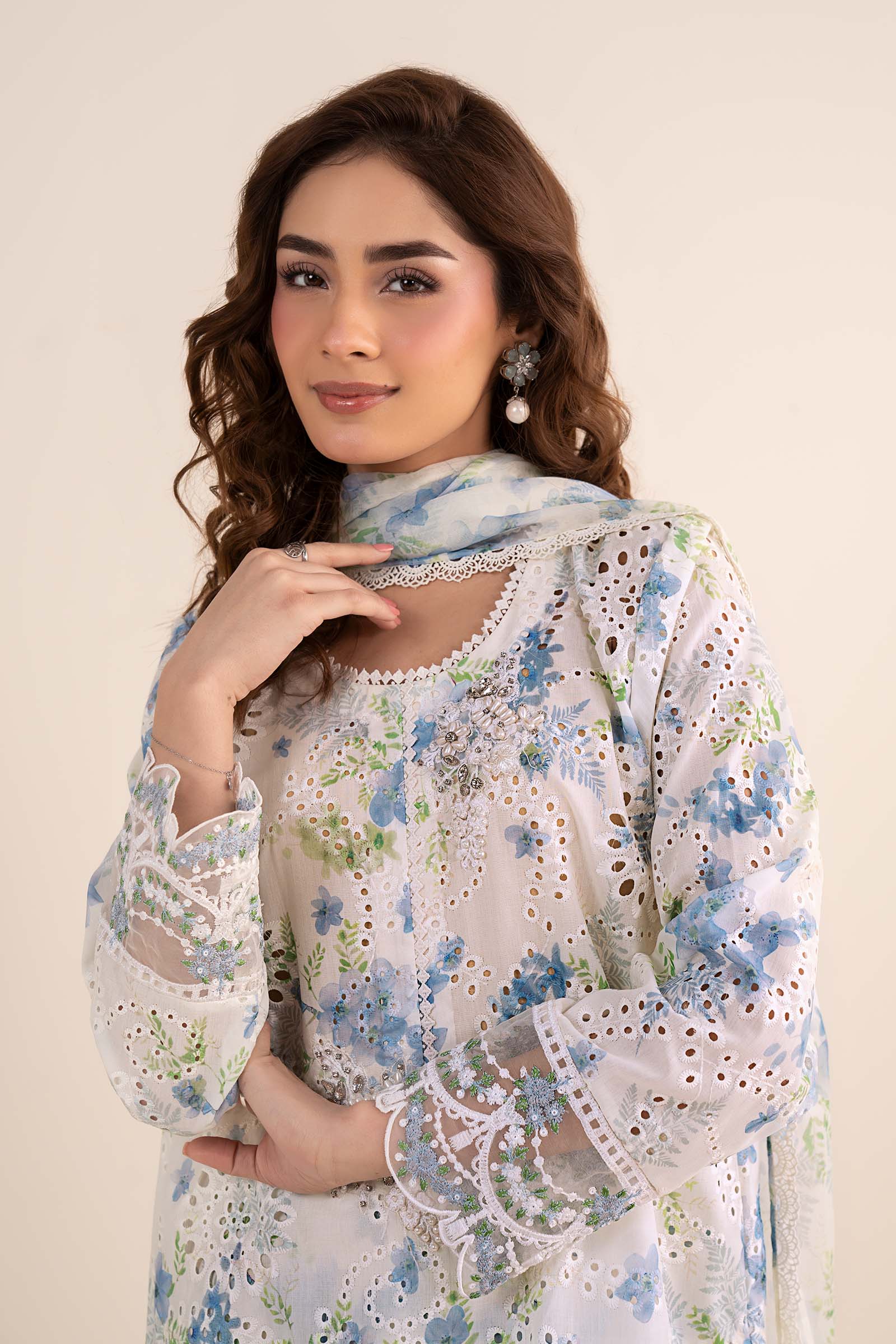 3 Piece Embroidered Lawn Suit - Image 6