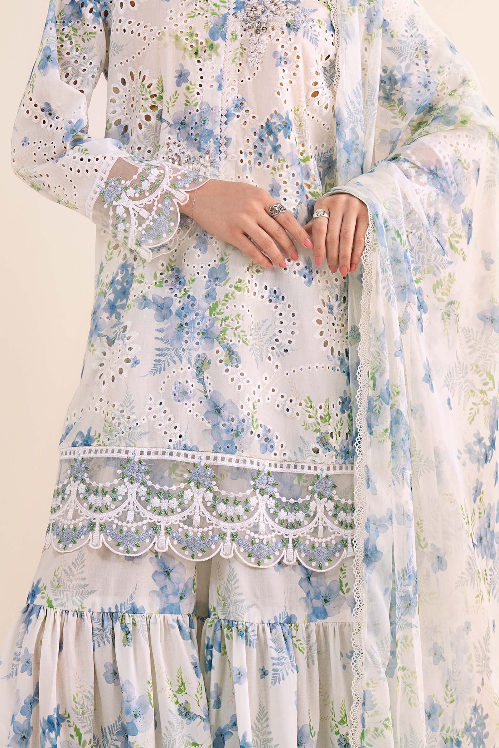3 Piece Embroidered Lawn Suit - Image 8