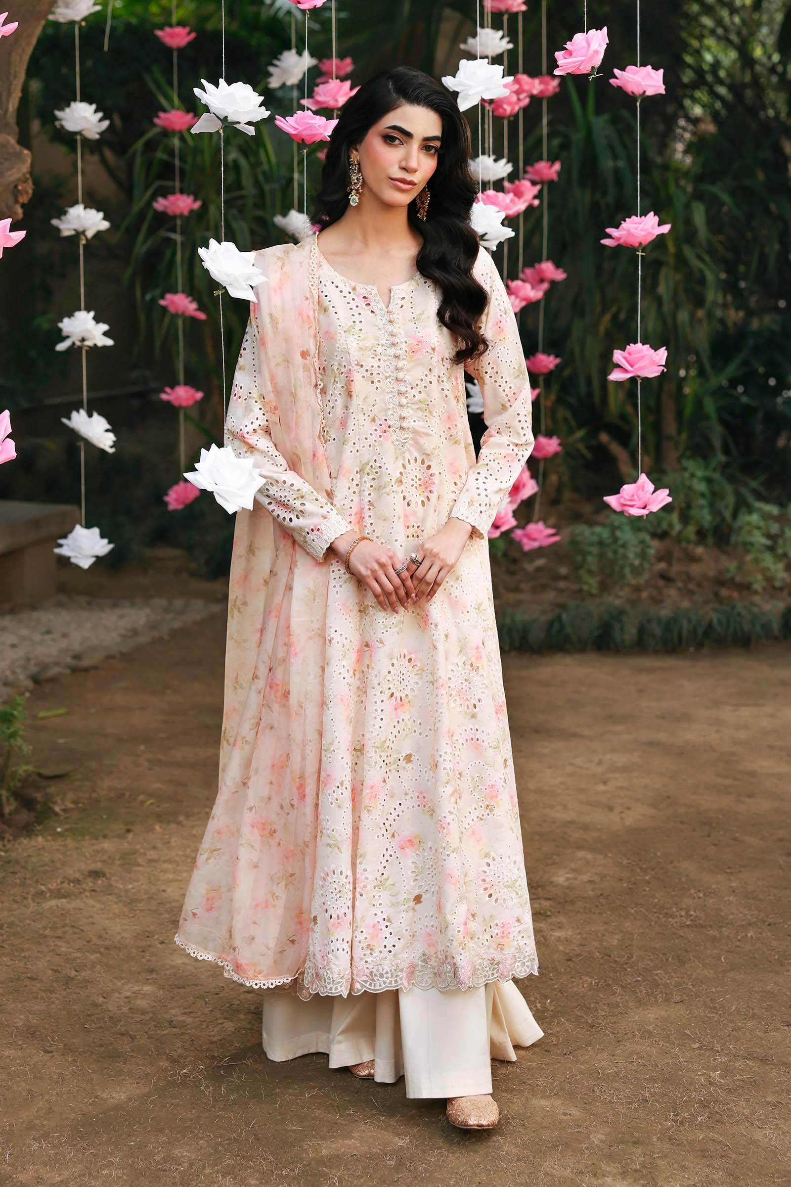 3 Piece Embroidered Lawn Suit - Image 2