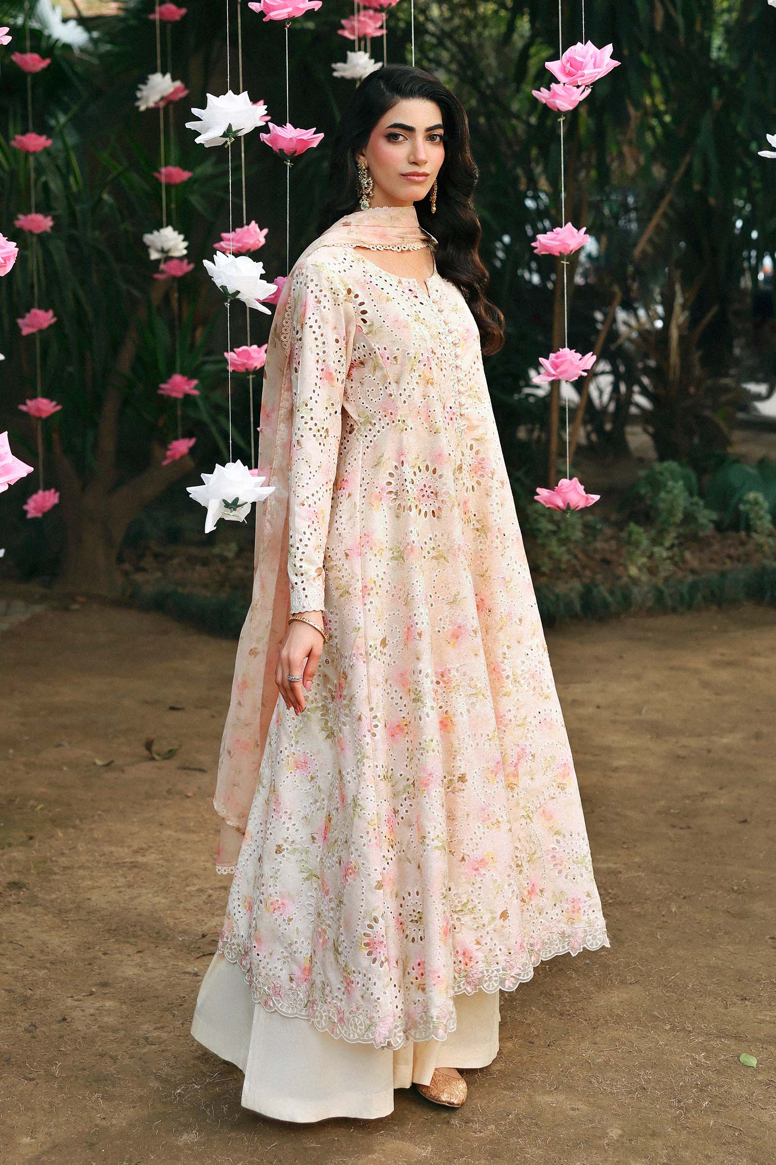 3 Piece Embroidered Lawn Suit - Image 4