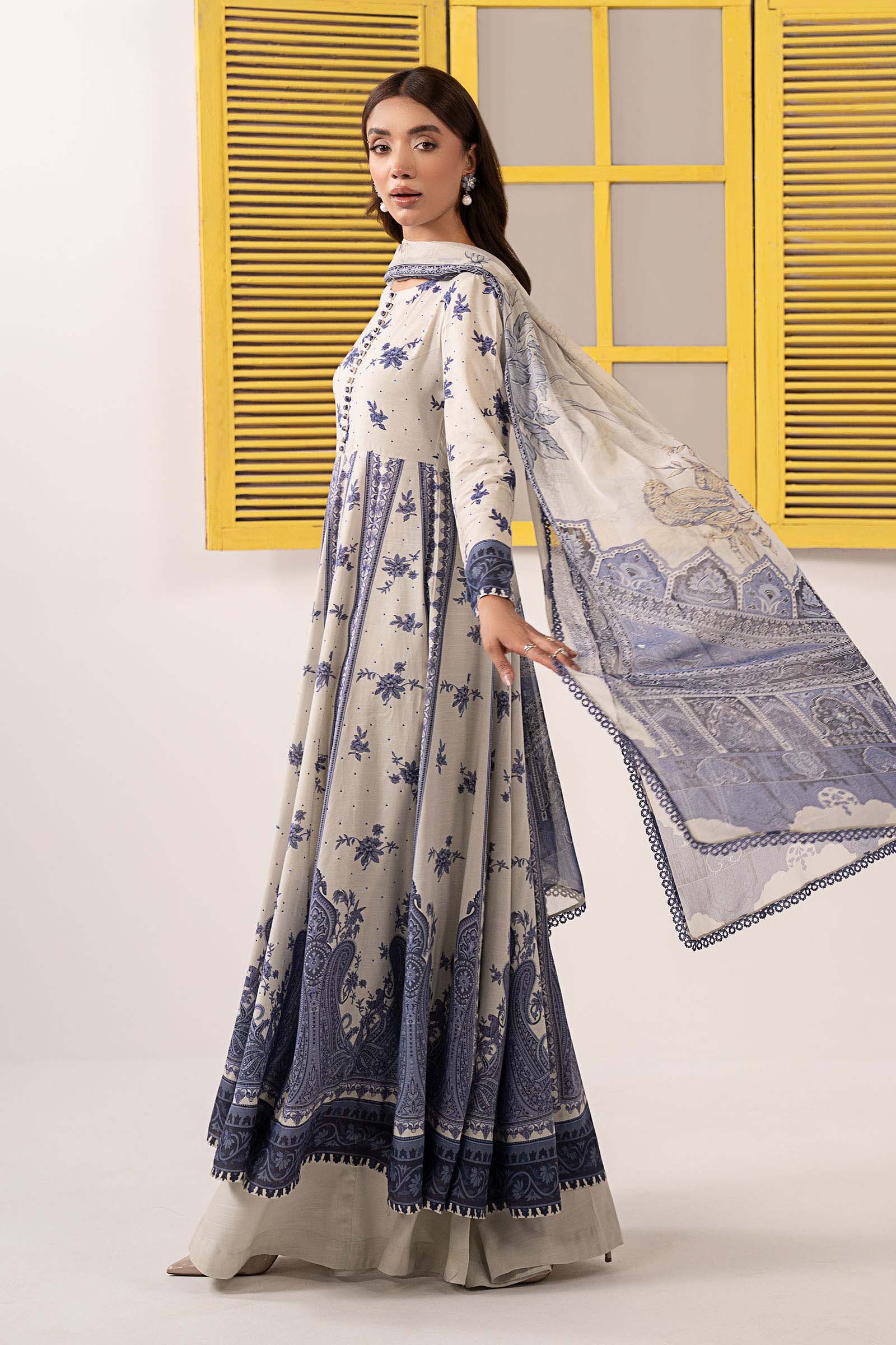 3 Piece Embroidered Pk Raw Silk Suit - Image 6