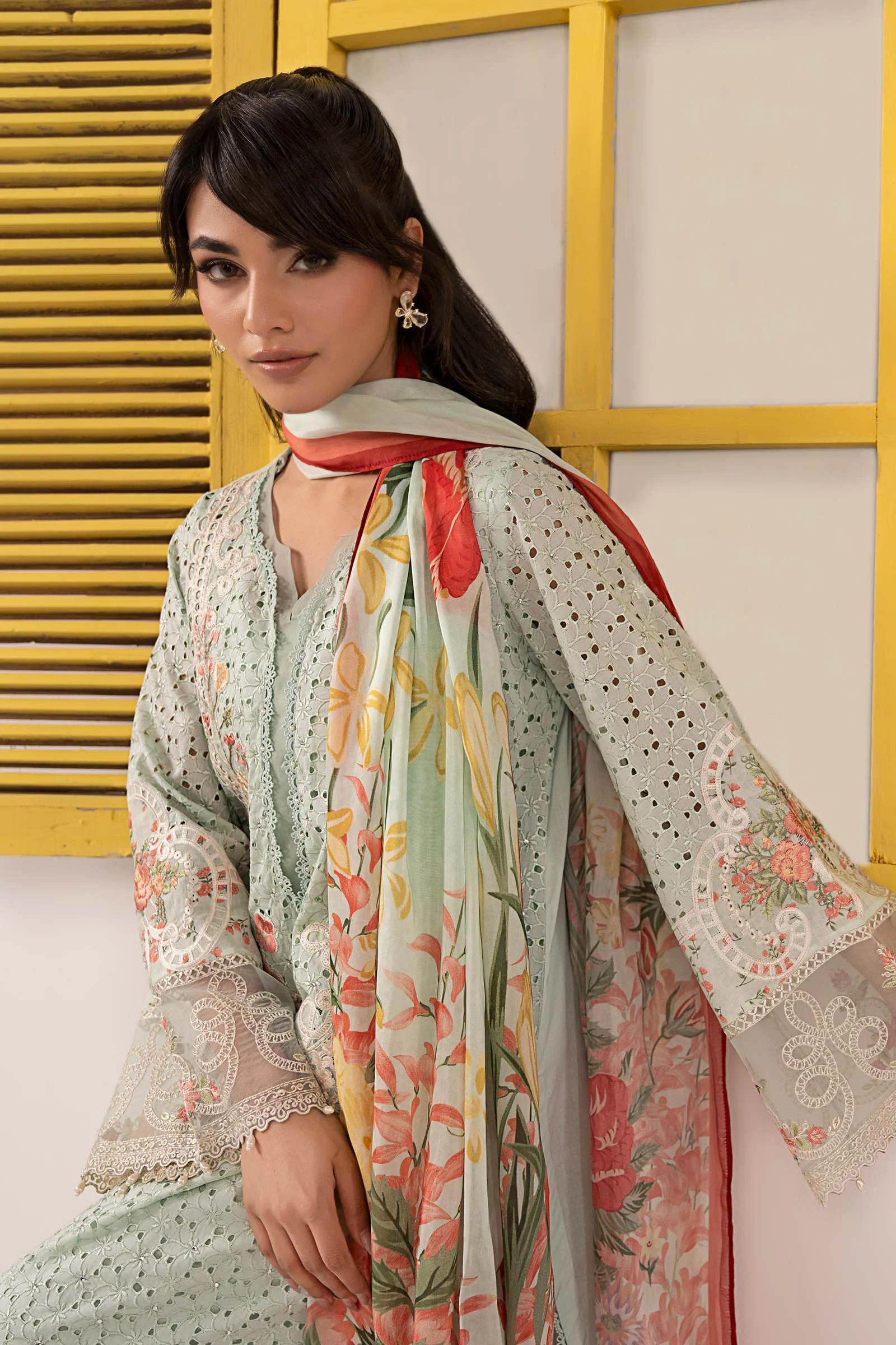 3 Piece Embroidered Lawn Suit - Image 3