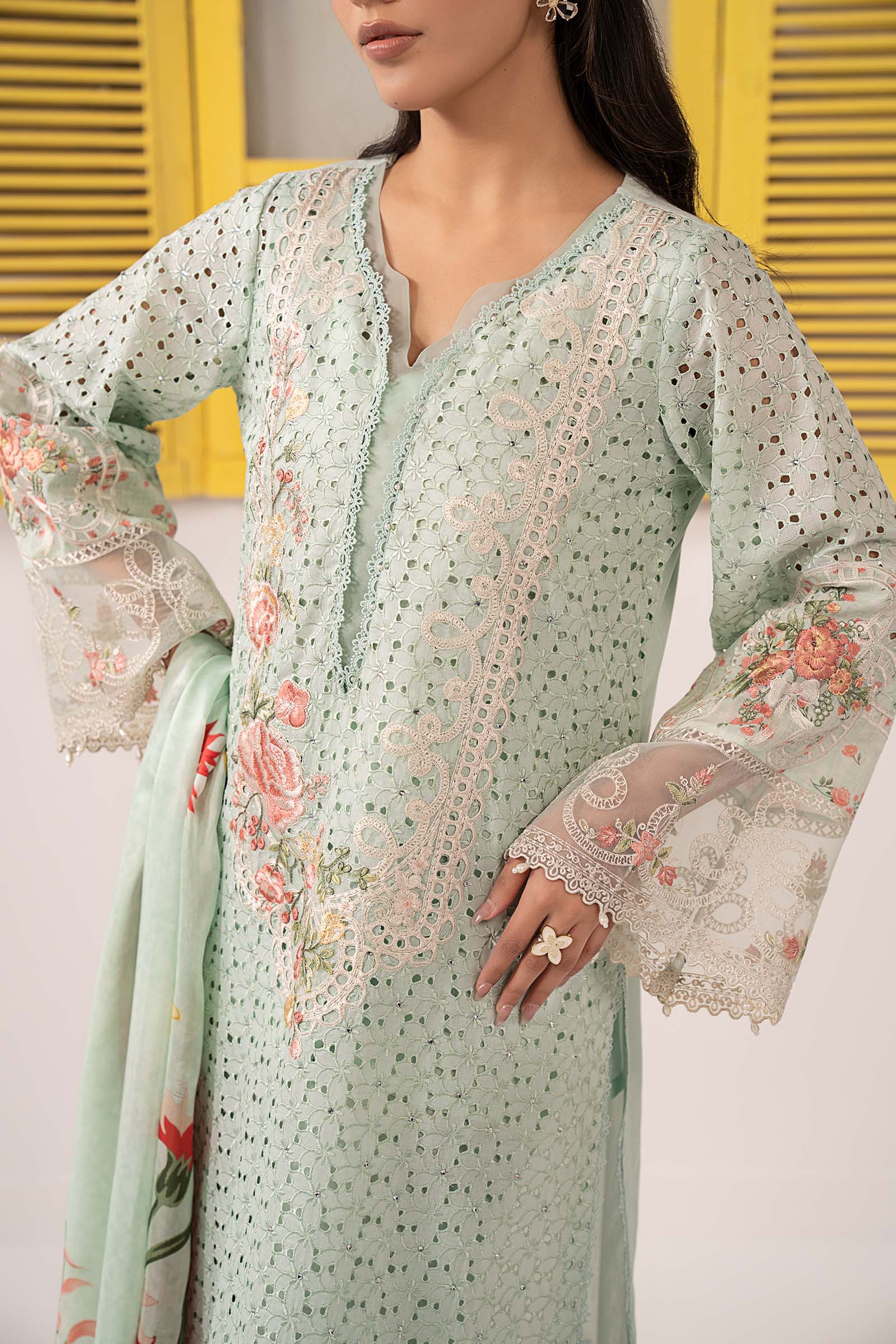 3 Piece Embroidered Lawn Suit - Image 4