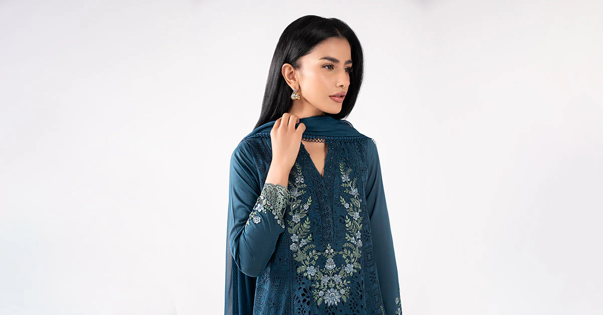 3 Piece Embroidered Lawn Suit - Image 8