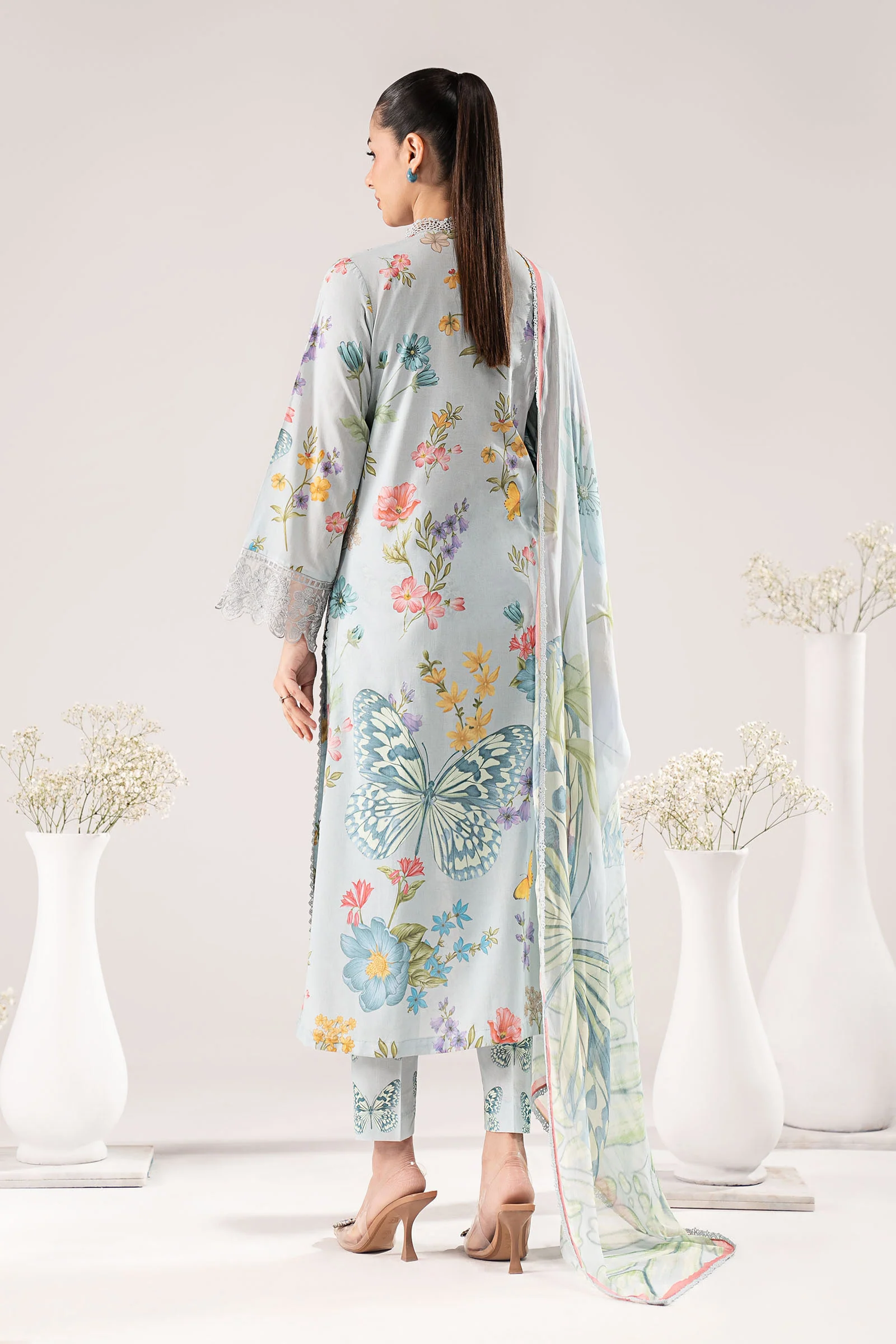 3 Piece Embroidered Lawn Suit - Image 5