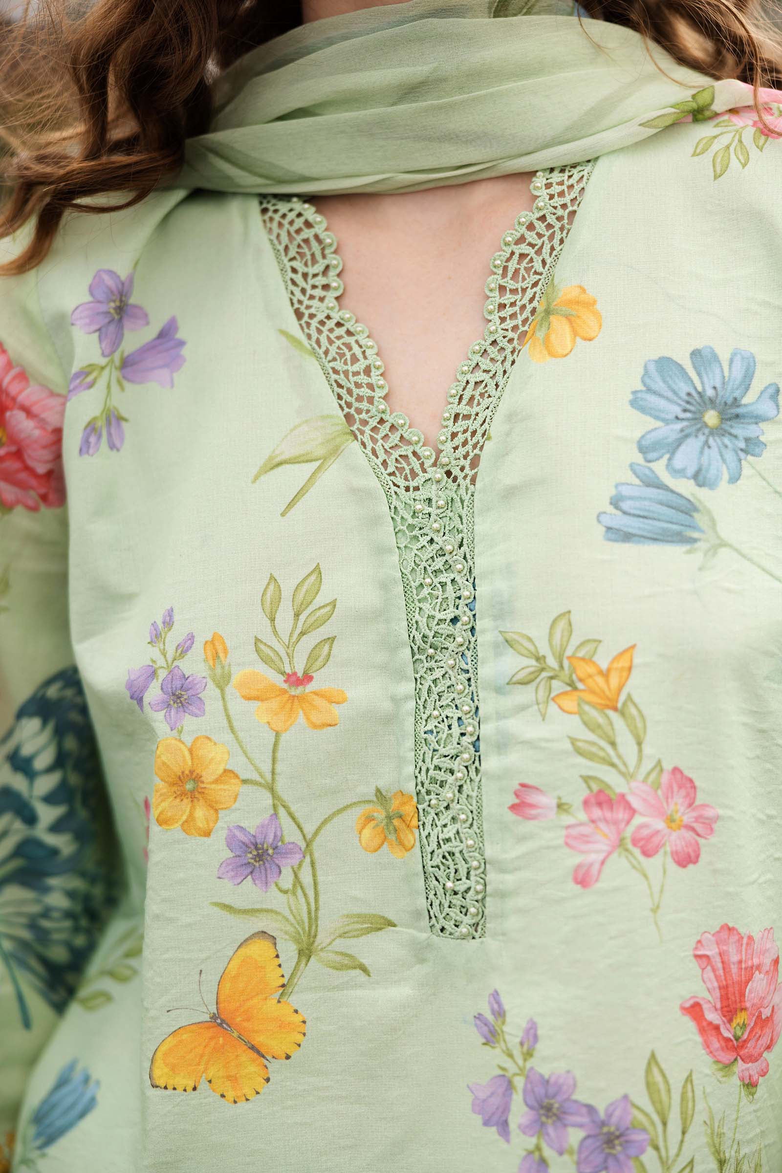 3 Piece Embroidered Lawn Suit - Image 5