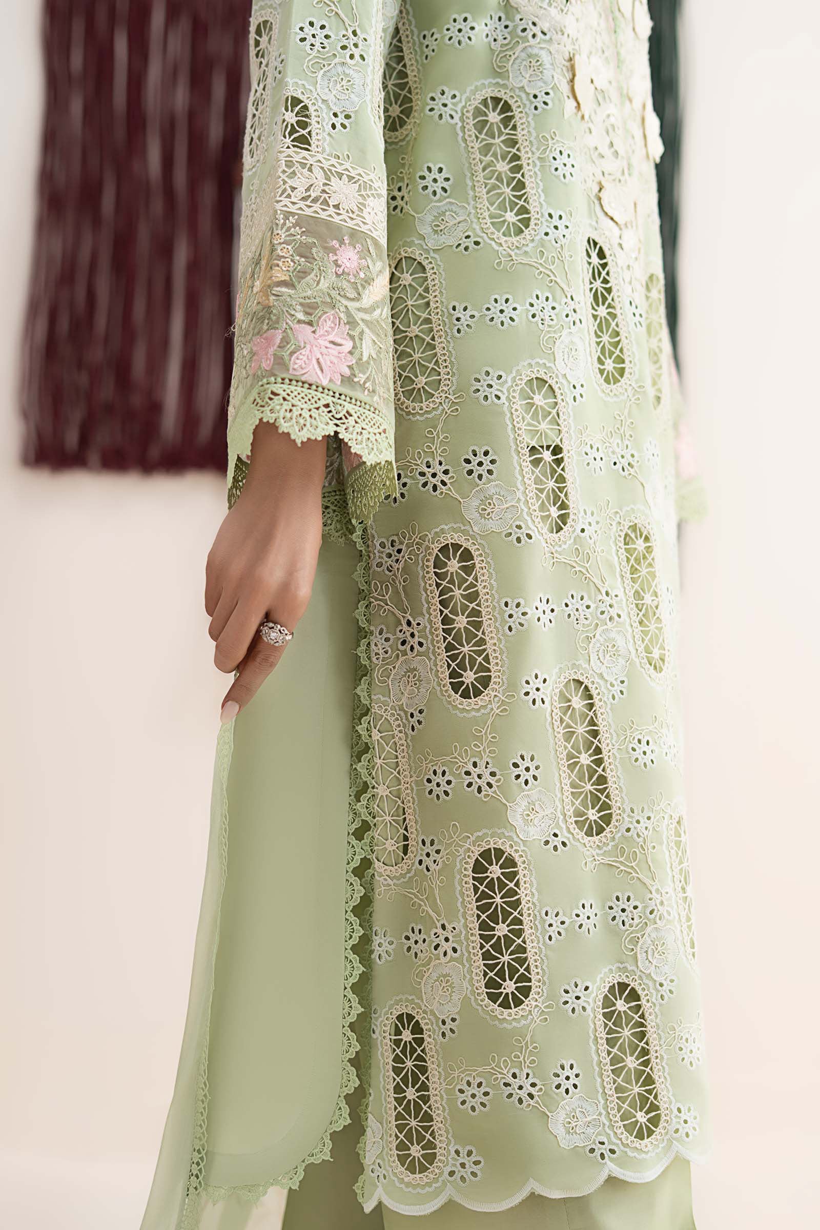 3 Piece Embroidered Lawn Suit - Image 4