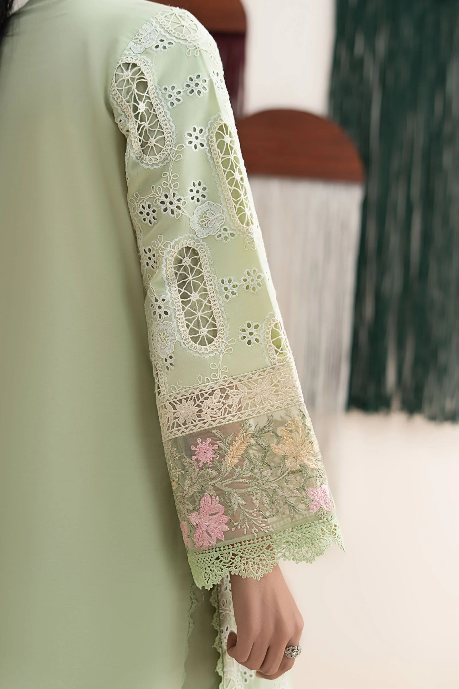 3 Piece Embroidered Lawn Suit - Image 5