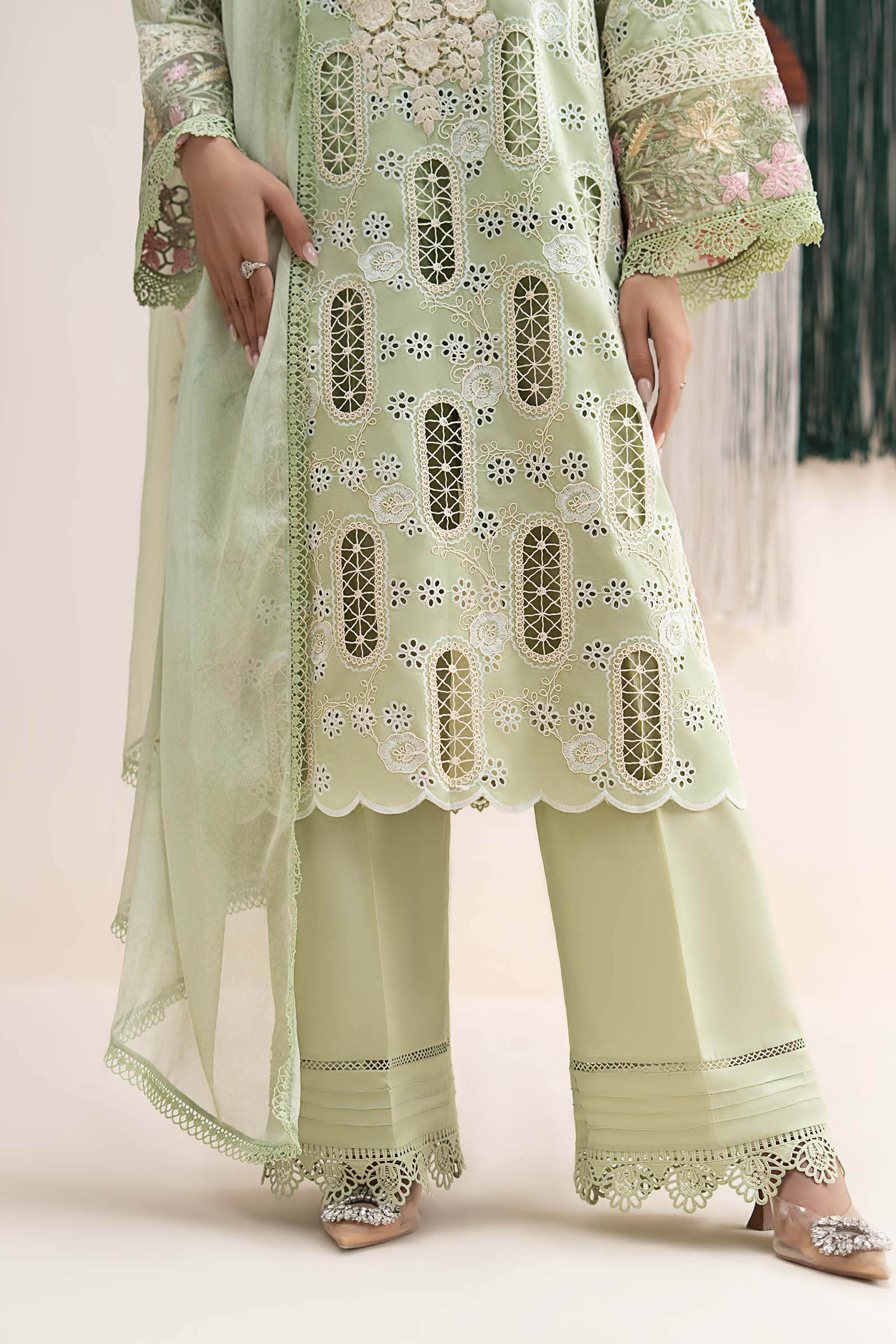 3 Piece Embroidered Lawn Suit - Image 6