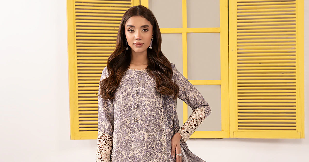 3 Piece Embroidered Silk Suit - Image 9