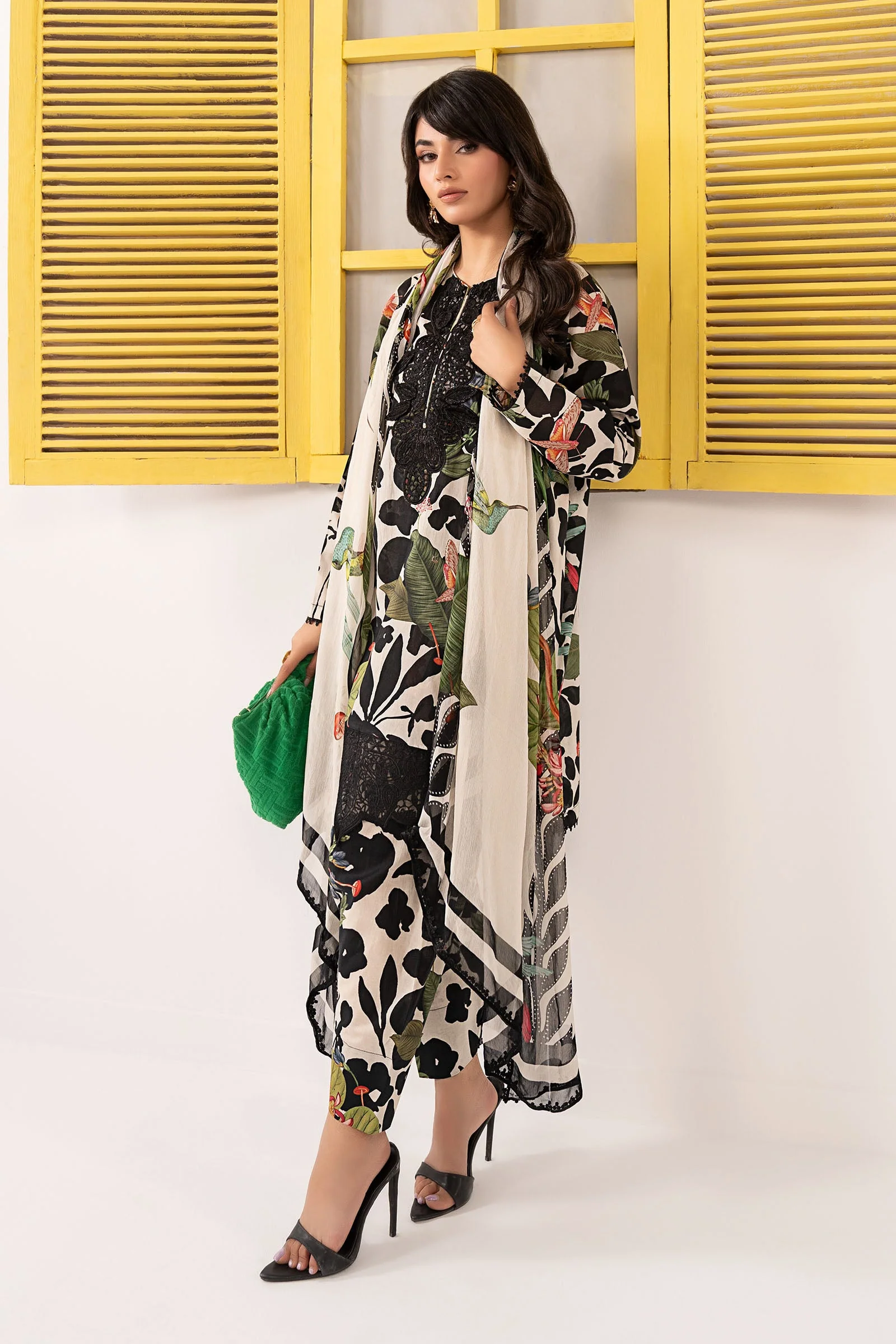 3 Piece Embroidered Lawn Suit - Image 6