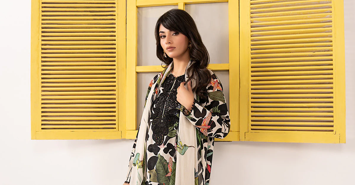 3 Piece Embroidered Lawn Suit - Image 8