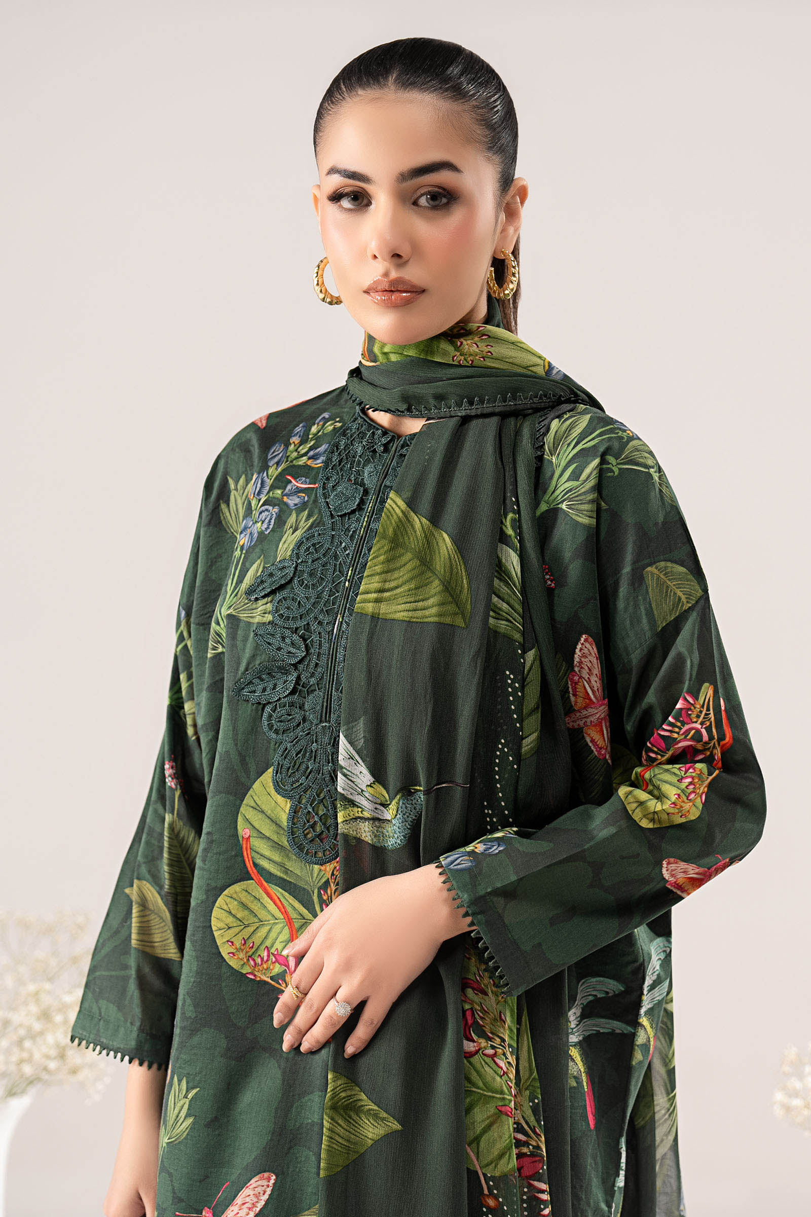 3 Piece Embroidered Lawn Suit - Image 3