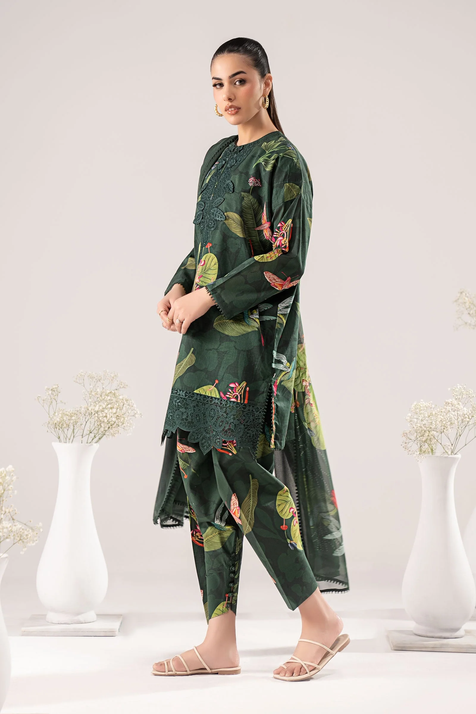 3 Piece Embroidered Lawn Suit - Image 5