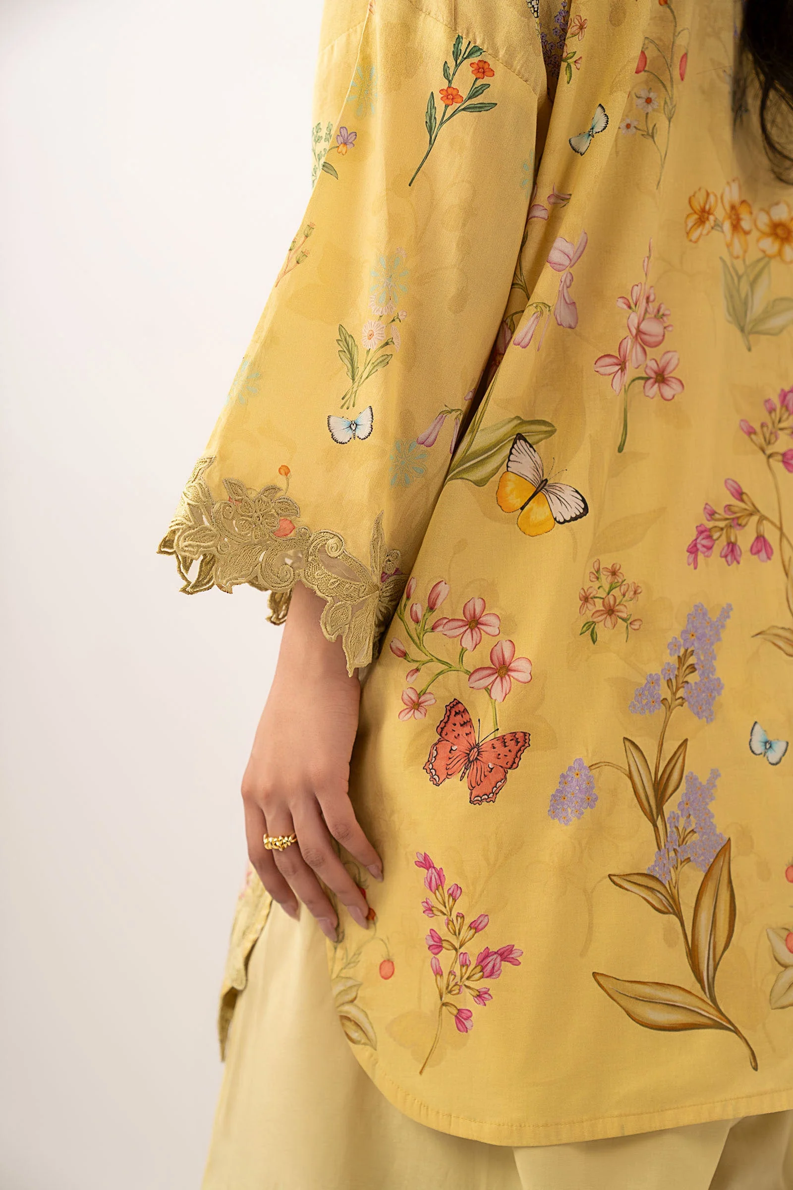 3 Piece Embroidered Lawn Suit - Image 4