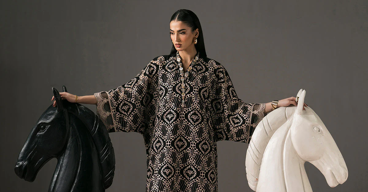 3 Piece Embroidered Lawn Suit - Image 7