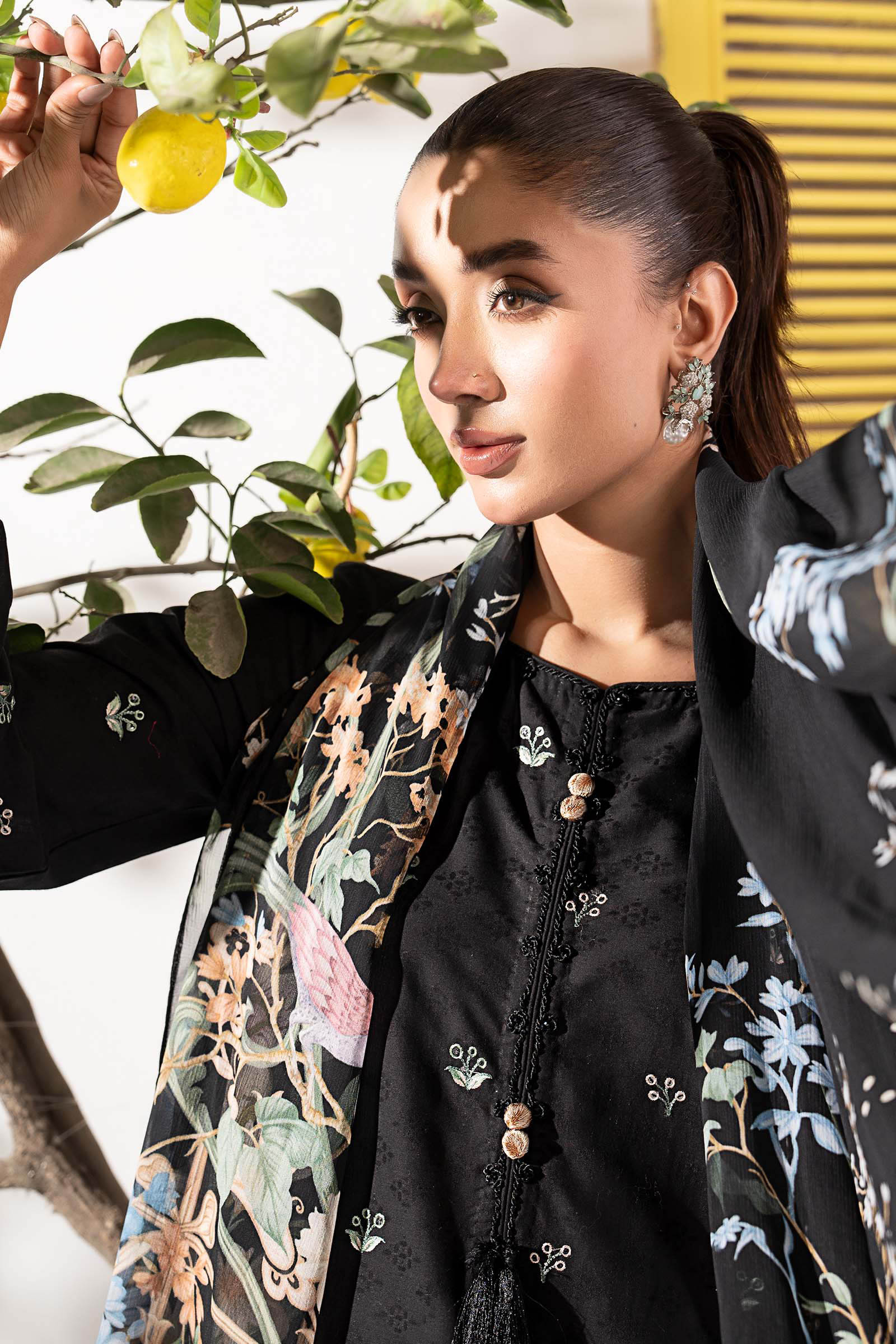 3 Piece Embroidered Dobby Lawn Suit - Image 3