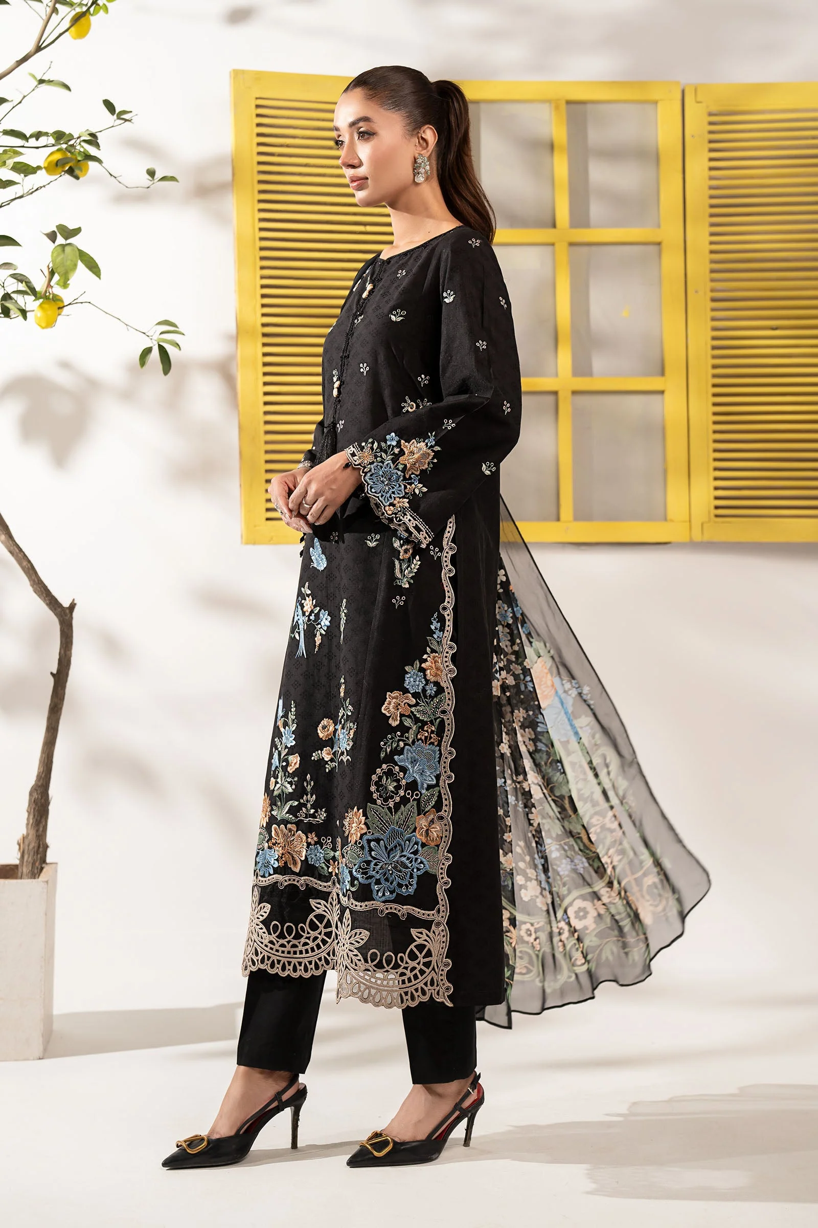 3 Piece Embroidered Dobby Lawn Suit - Image 9