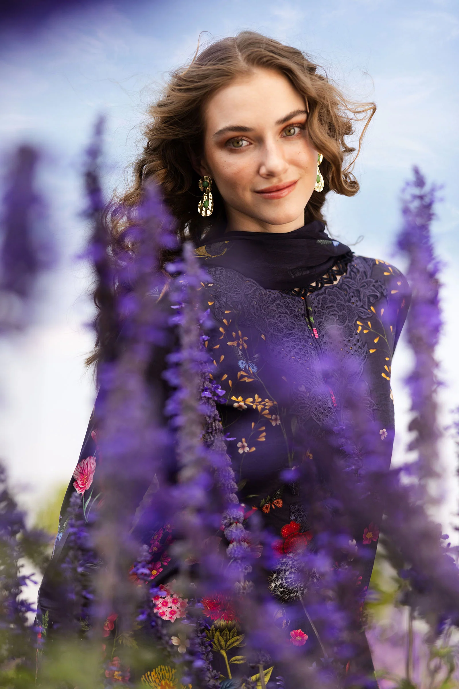 3 Piece Embroidered Lawn Suit - Image 4