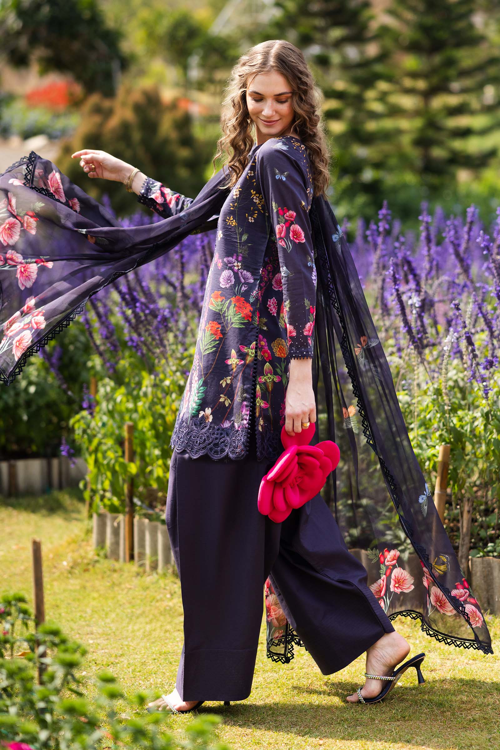 3 Piece Embroidered Lawn Suit - Image 5