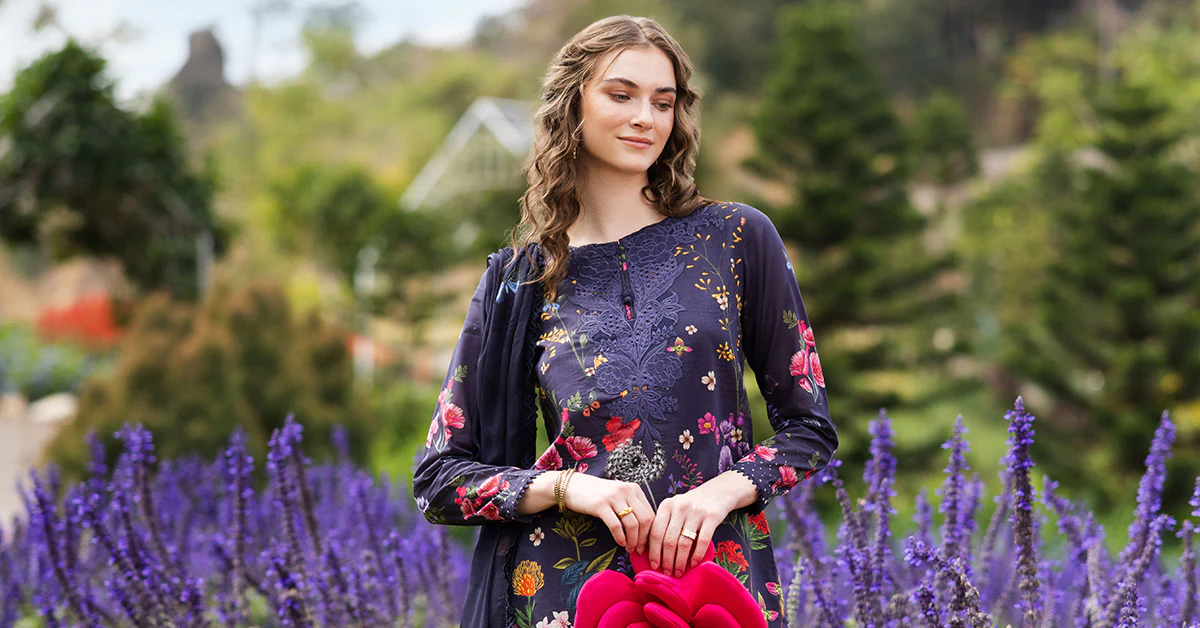 3 Piece Embroidered Lawn Suit - Image 7
