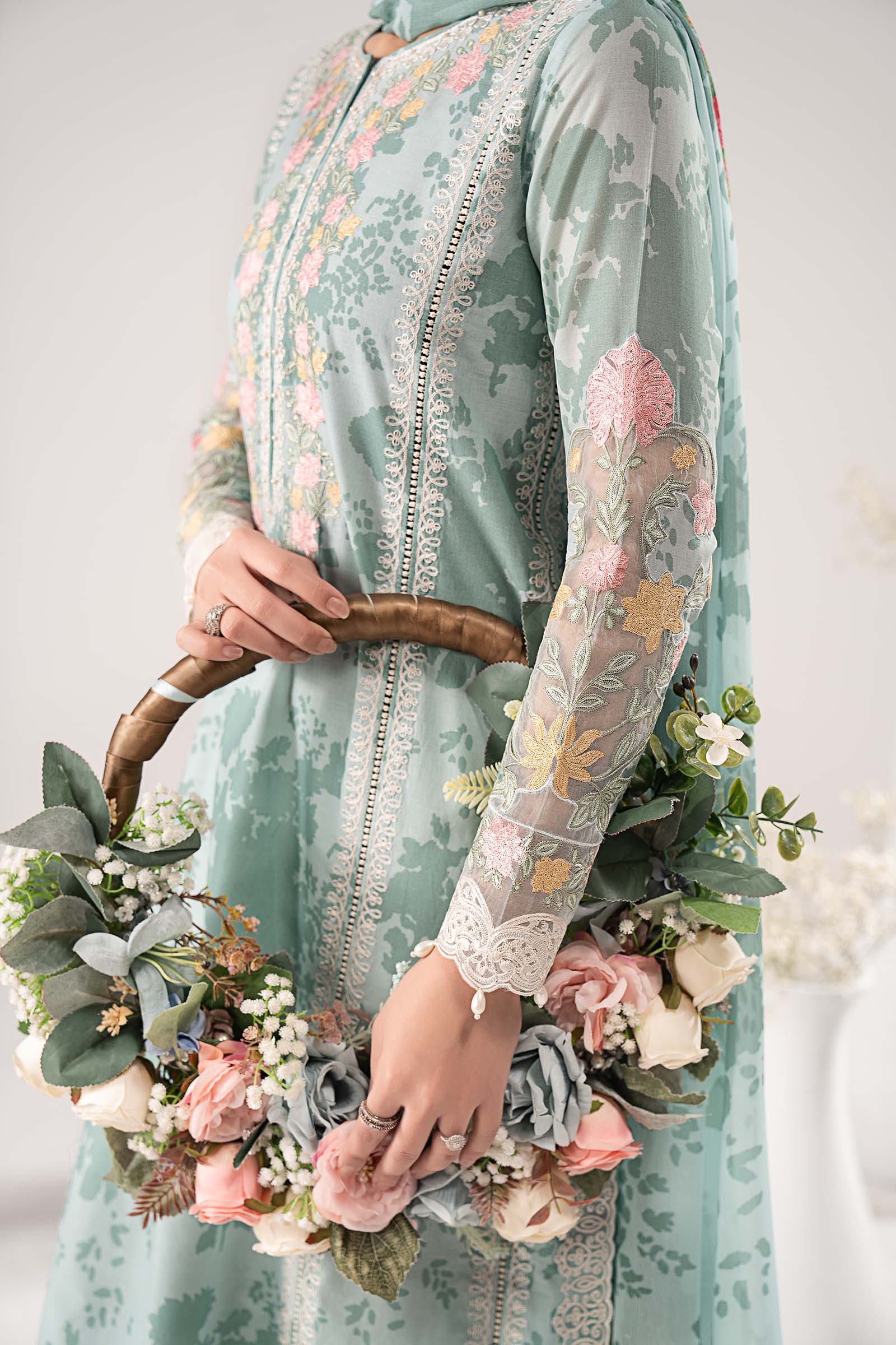 3 Piece Embroidered Lawn Suit - Image 6