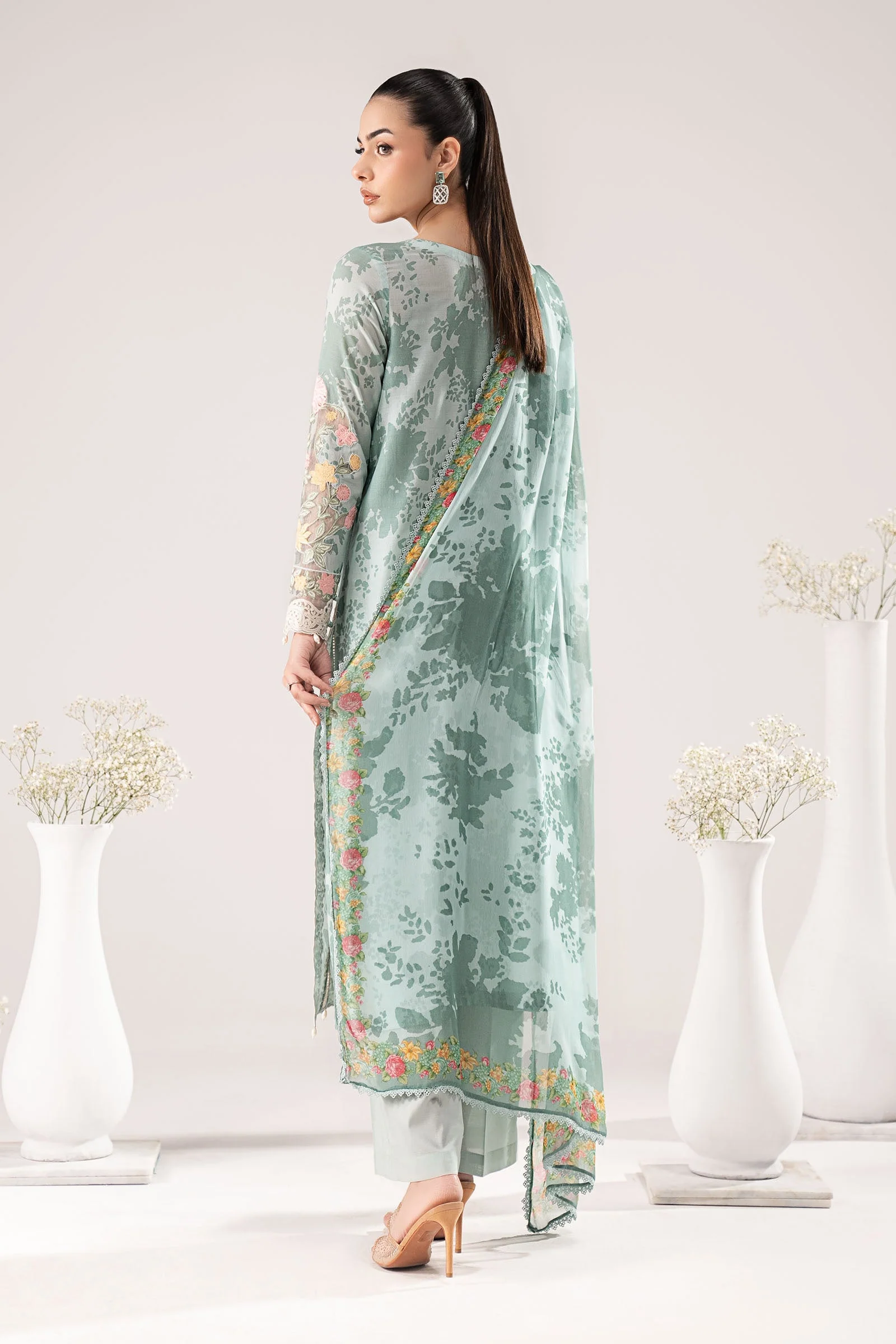 3 Piece Embroidered Lawn Suit - Image 9