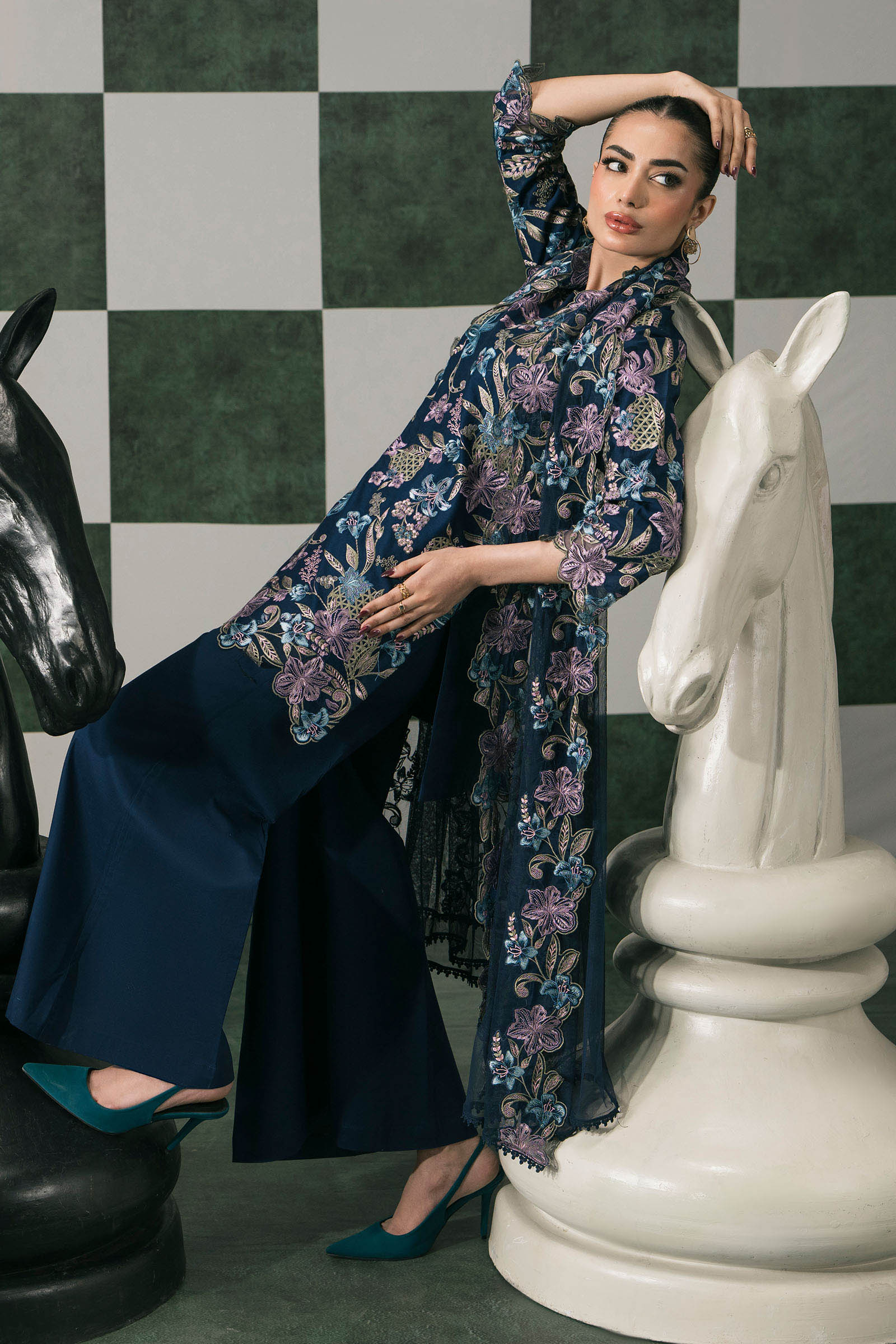 3 Piece Embroidered Dobby Lawn Suit - Image 4