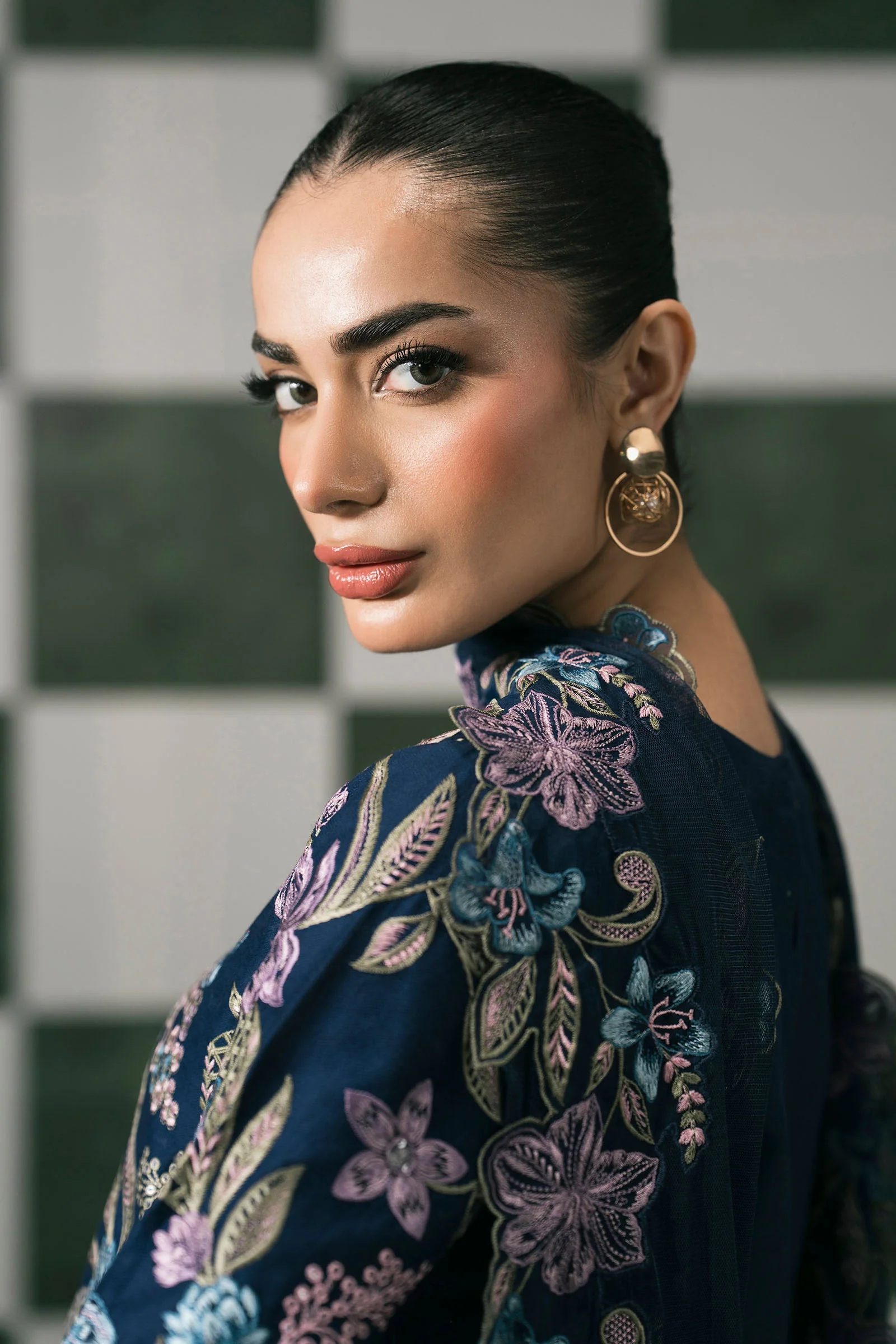 3 Piece Embroidered Dobby Lawn Suit - Image 5