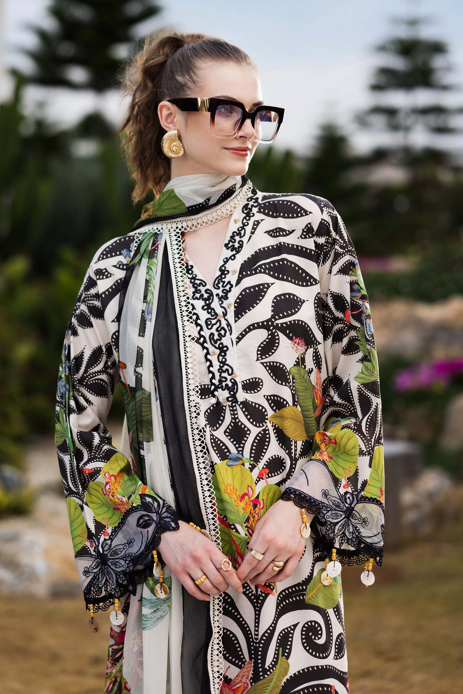 3 Piece Embroidered Lawn Suit - Image 2